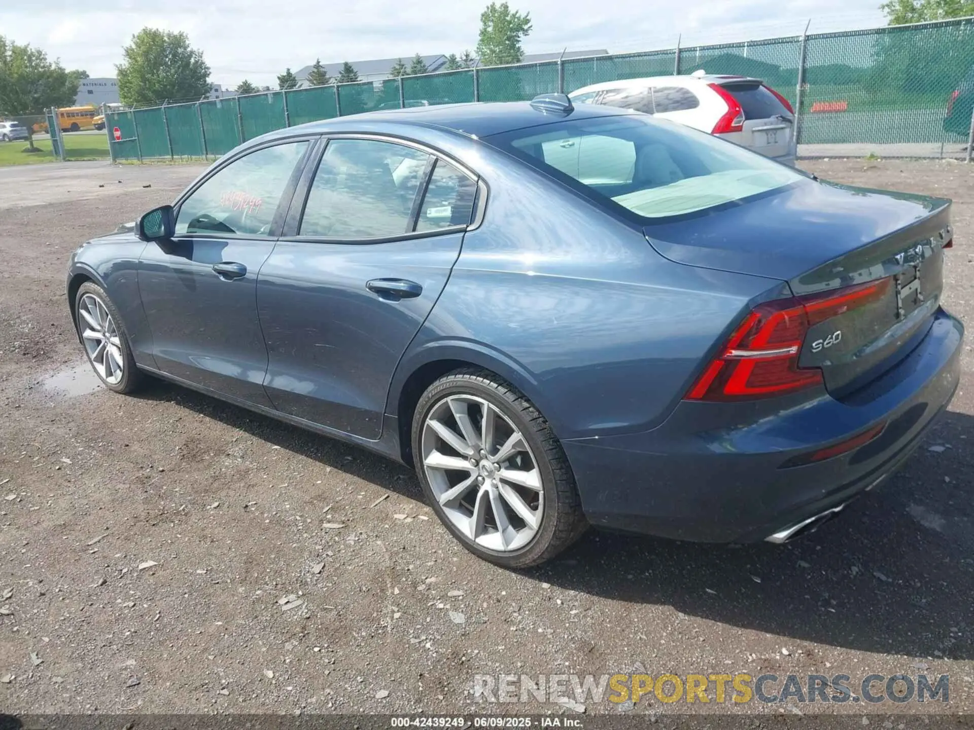 3 Photograph of a damaged car 7JRA22TK4MG080666 VOLVO S60 2021