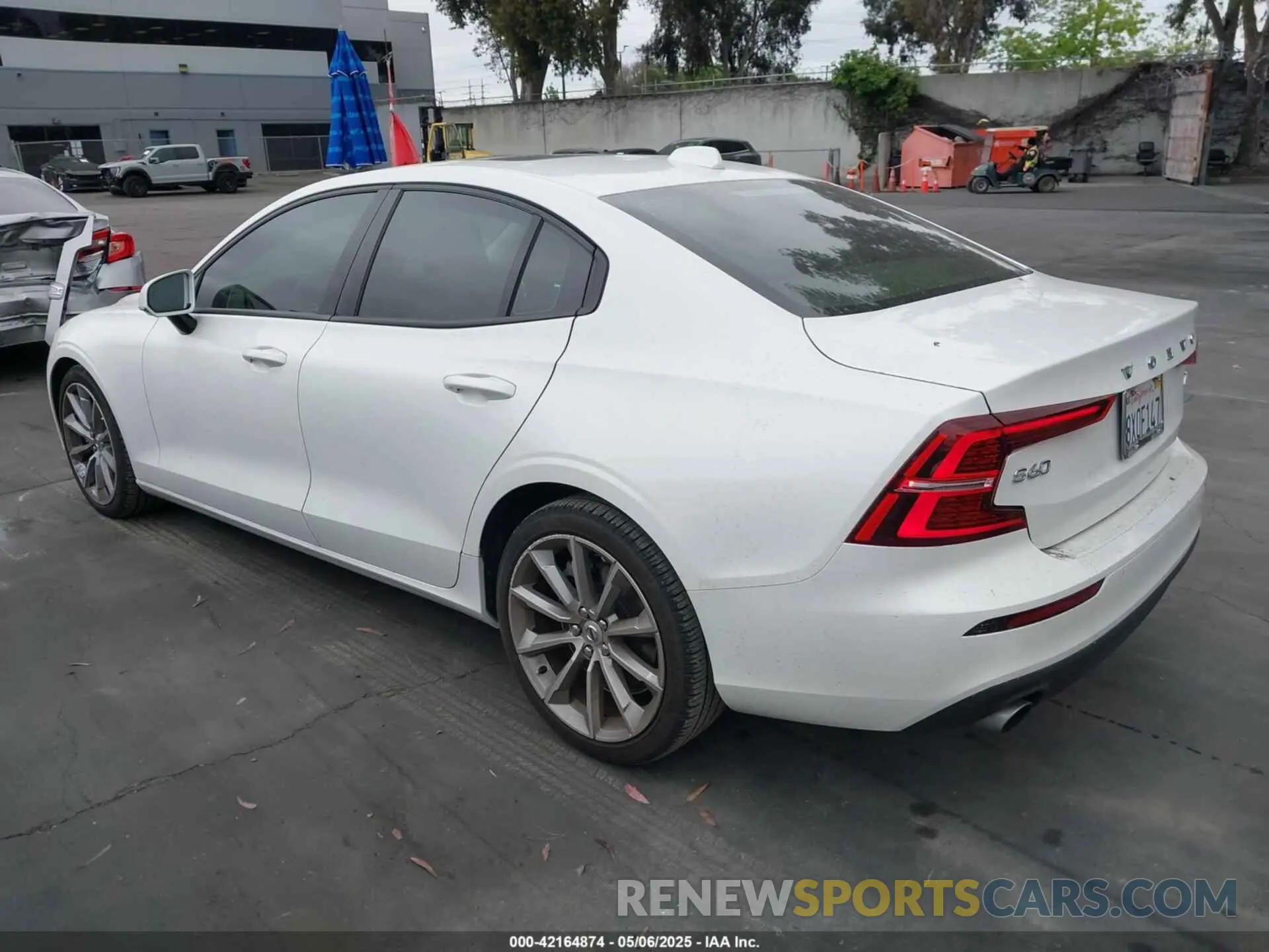 3 Photograph of a damaged car 7JRA22TK5MG094639 VOLVO S60 2021