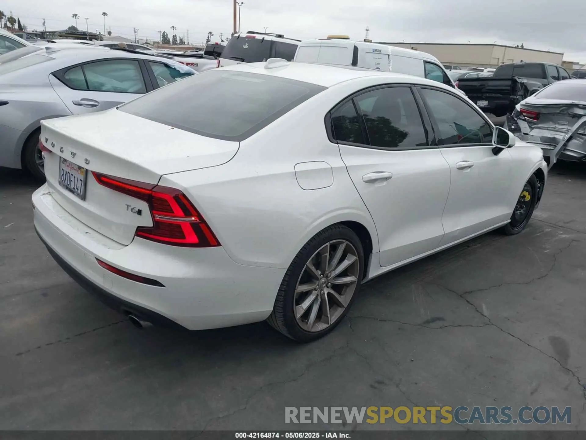 4 Photograph of a damaged car 7JRA22TK5MG094639 VOLVO S60 2021