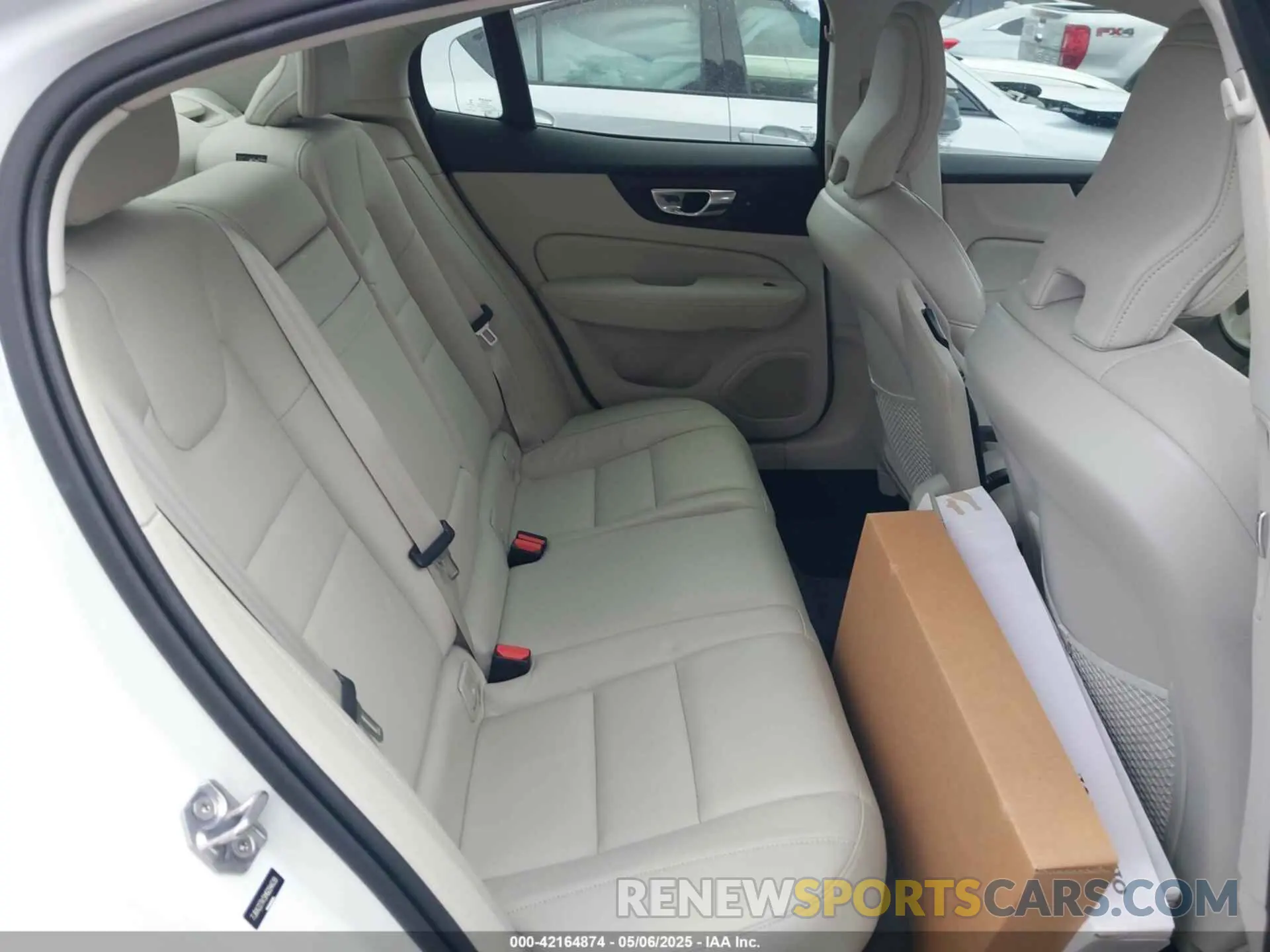8 Photograph of a damaged car 7JRA22TK5MG094639 VOLVO S60 2021
