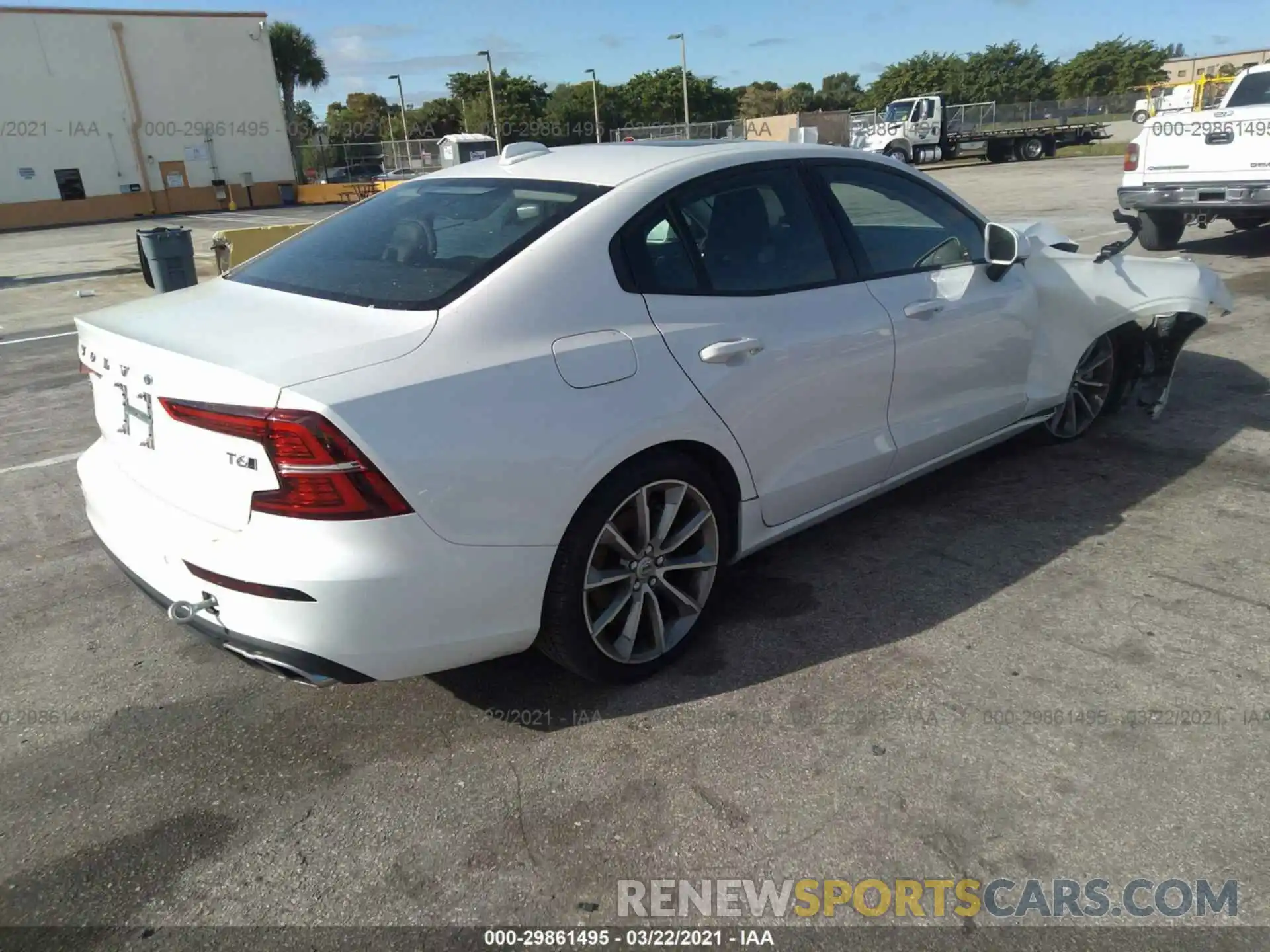 4 Photograph of a damaged car 7JRA22TK6MG081351 VOLVO S60 2021