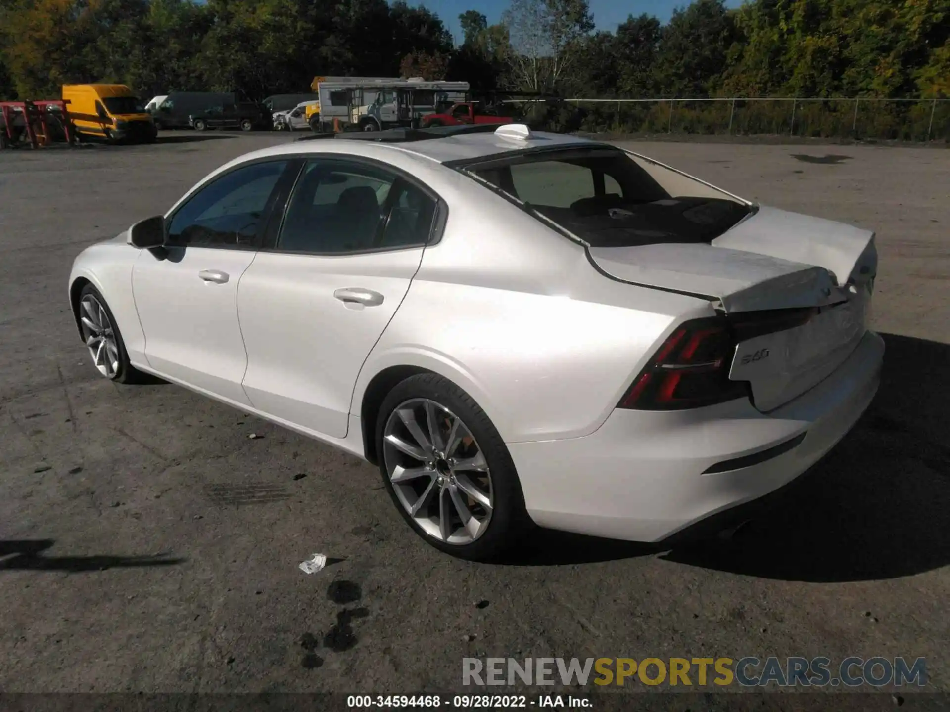 3 Photograph of a damaged car 7JRA22TK7MG080354 VOLVO S60 2021