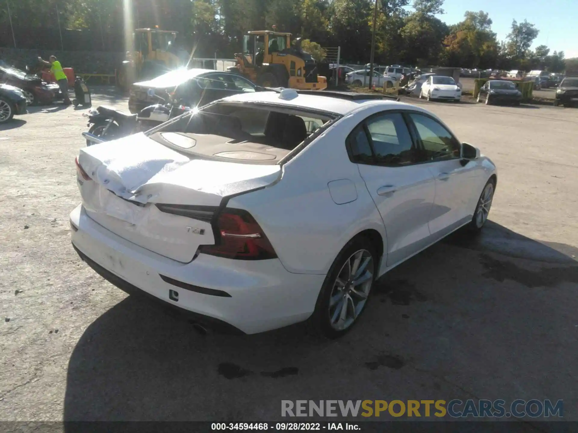 4 Photograph of a damaged car 7JRA22TK7MG080354 VOLVO S60 2021