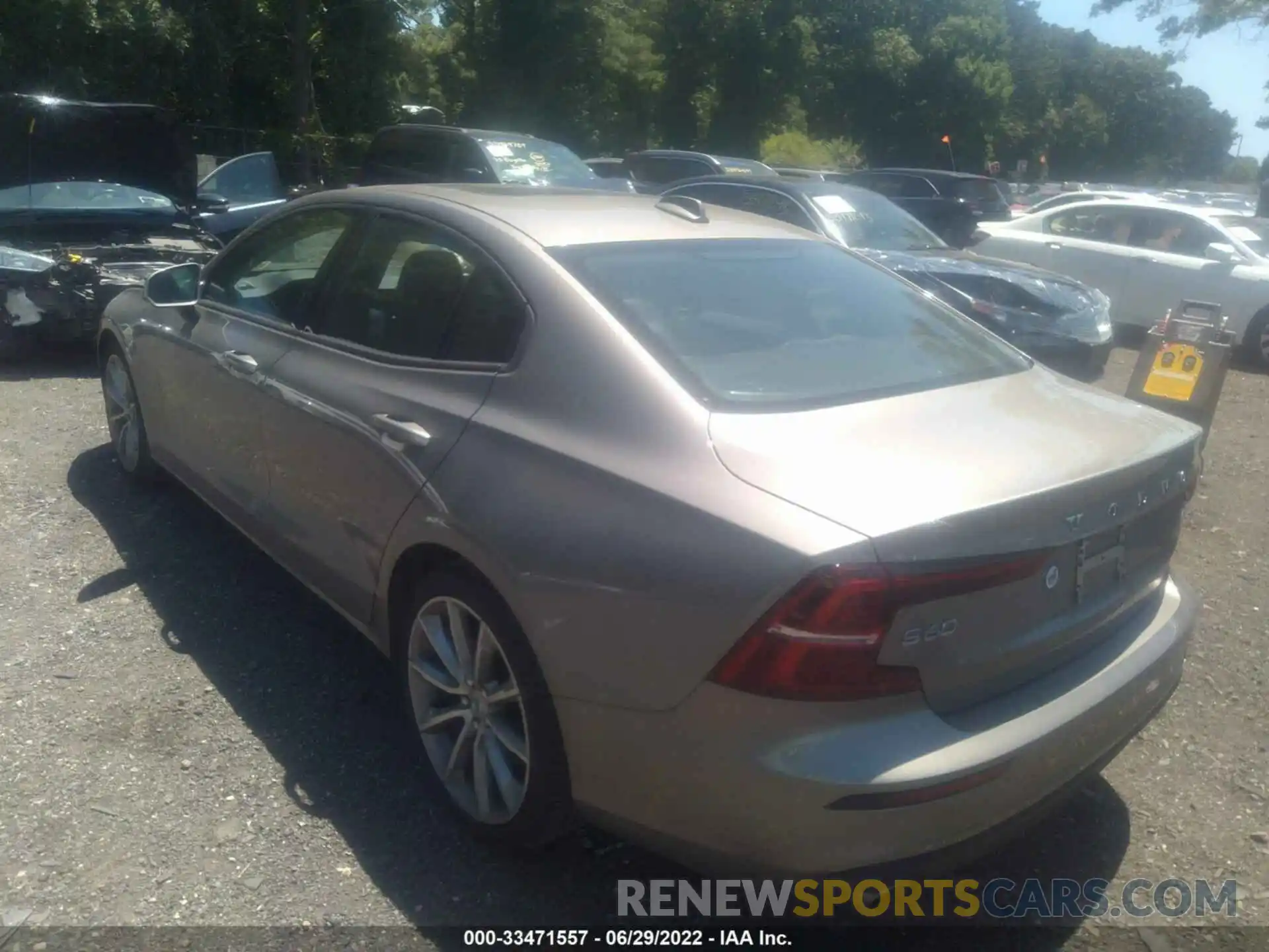 3 Photograph of a damaged car 7JRA22TK7MG092567 VOLVO S60 2021