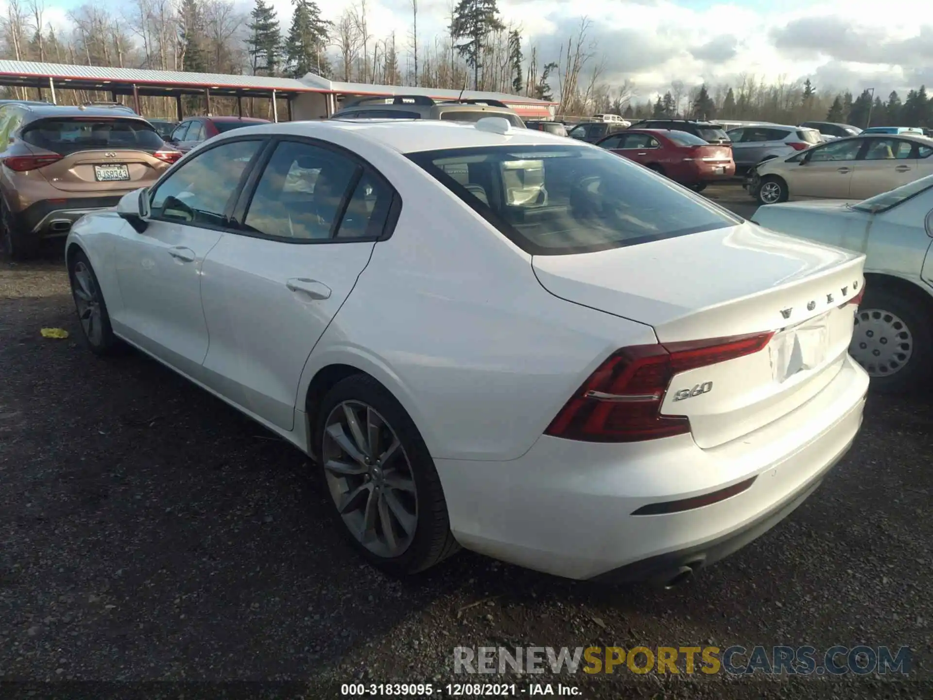 3 Photograph of a damaged car 7JRA22TK8MG080234 VOLVO S60 2021