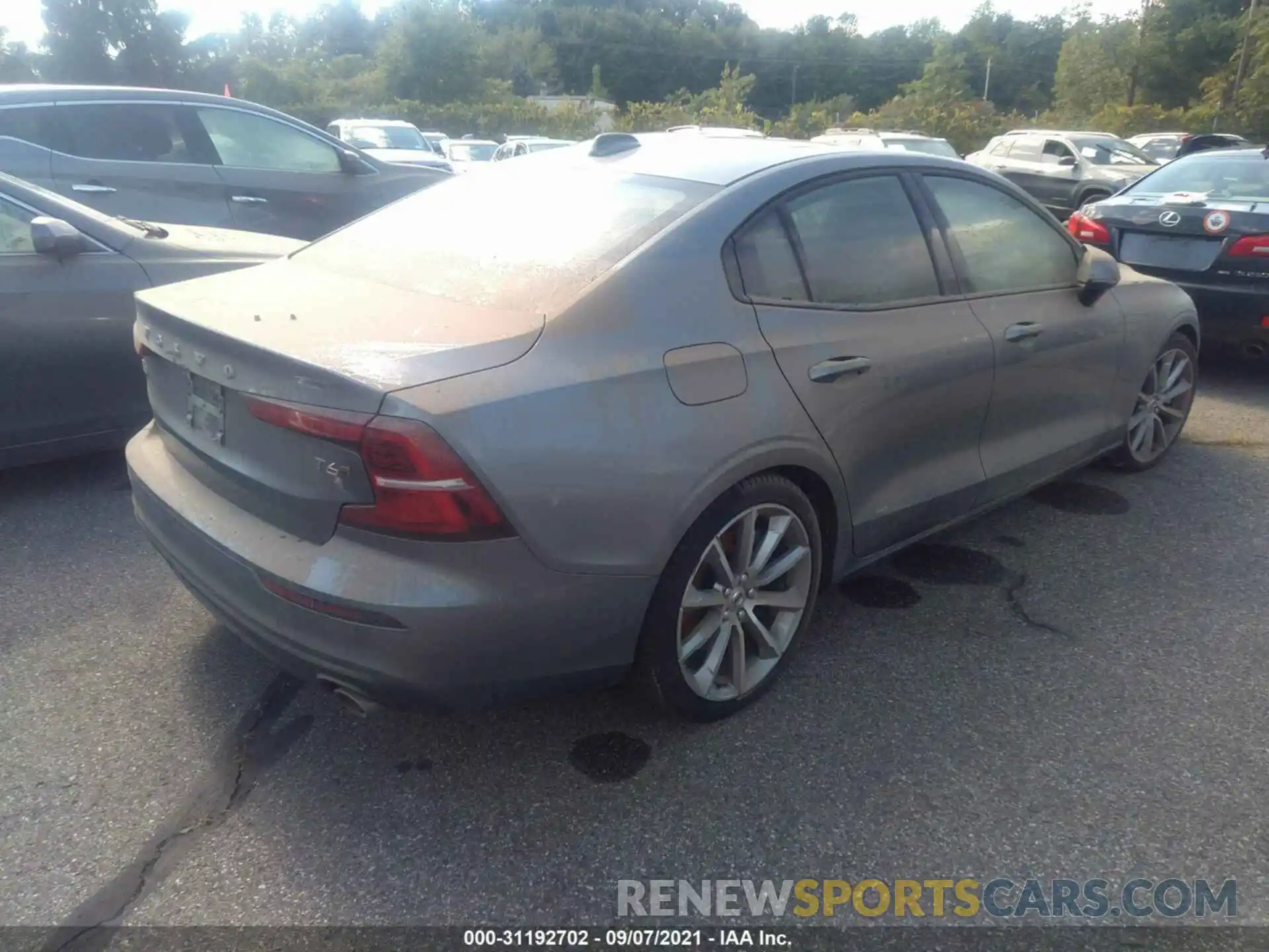 4 Photograph of a damaged car 7JRA22TK8MG092982 VOLVO S60 2021