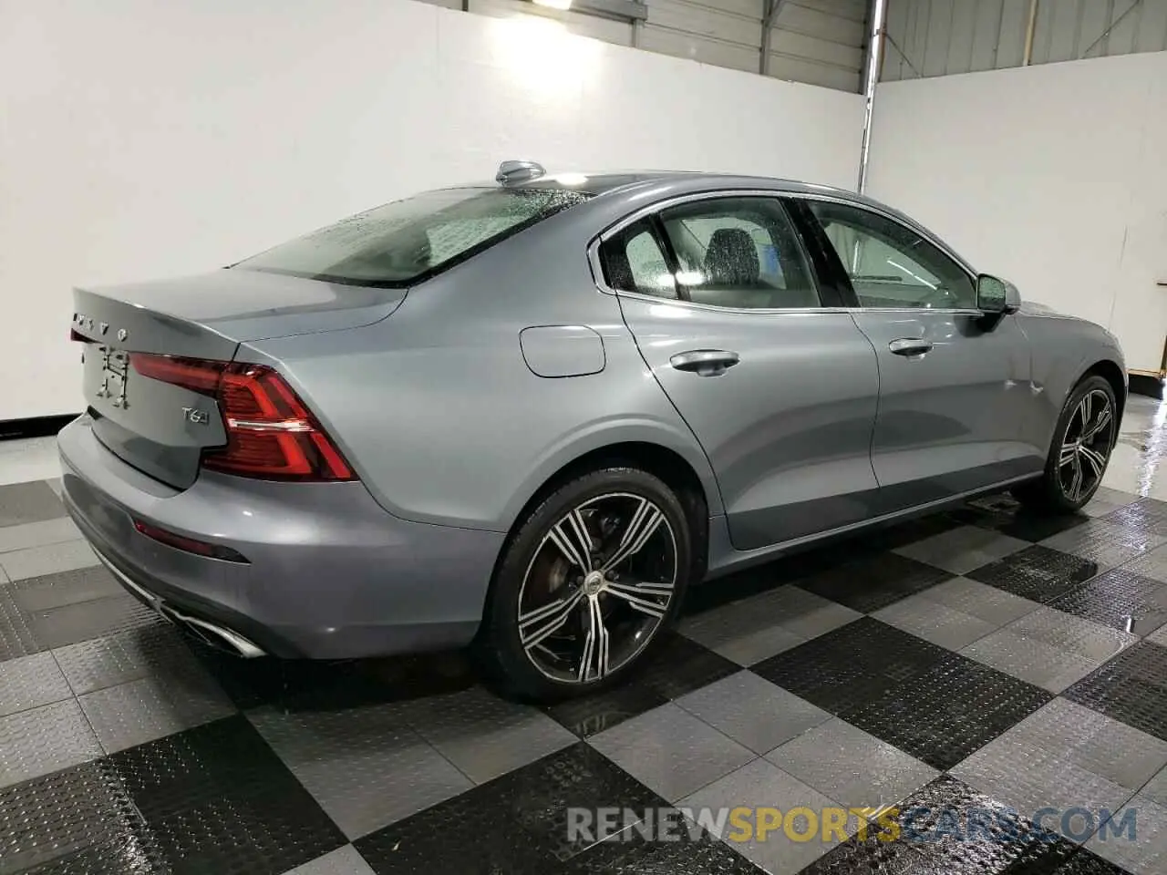 3 Photograph of a damaged car 7JRA22TL8MG081960 VOLVO S60 2021