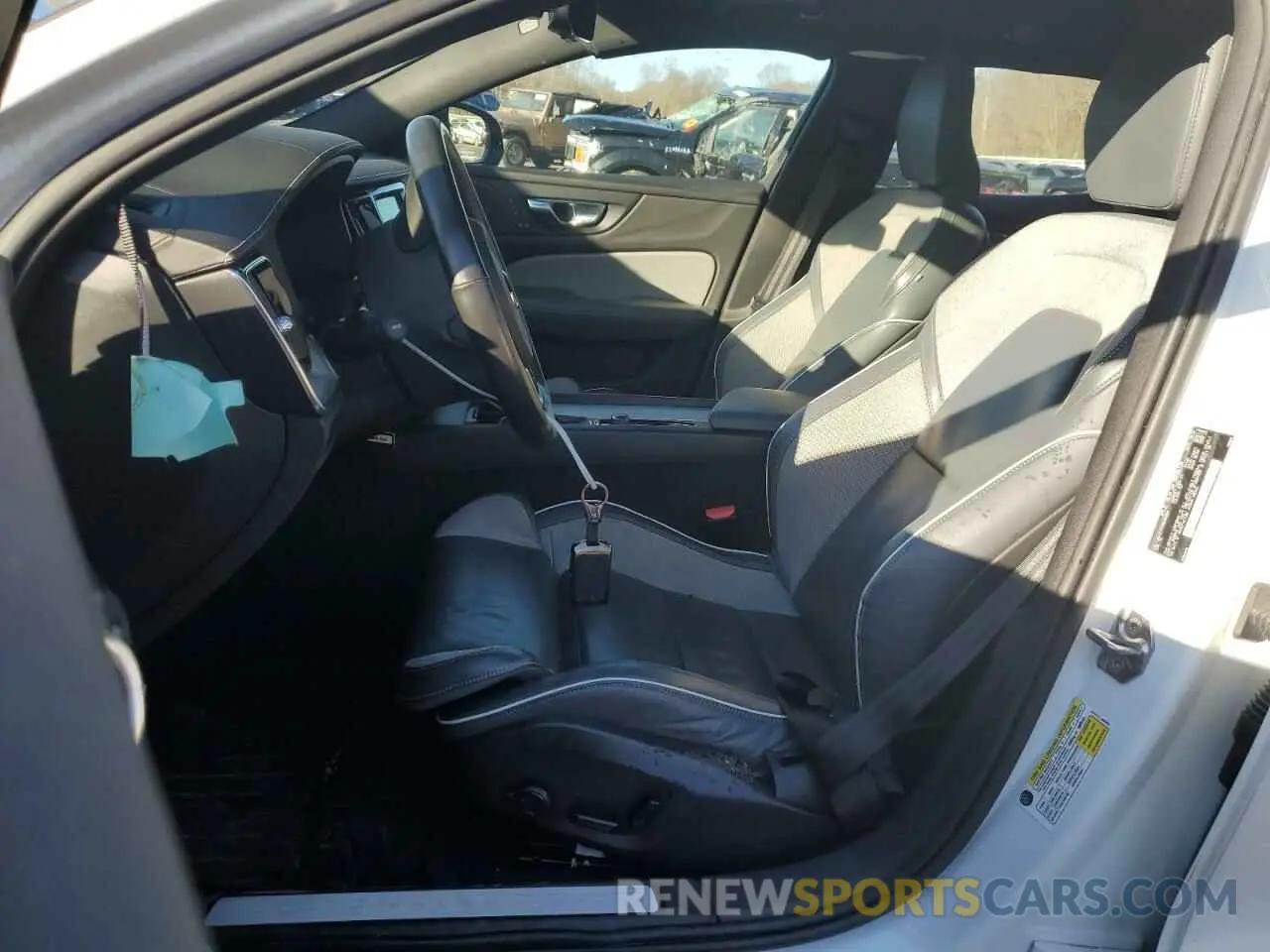 7 Photograph of a damaged car 7JRA22TM1MG080500 VOLVO S60 2021