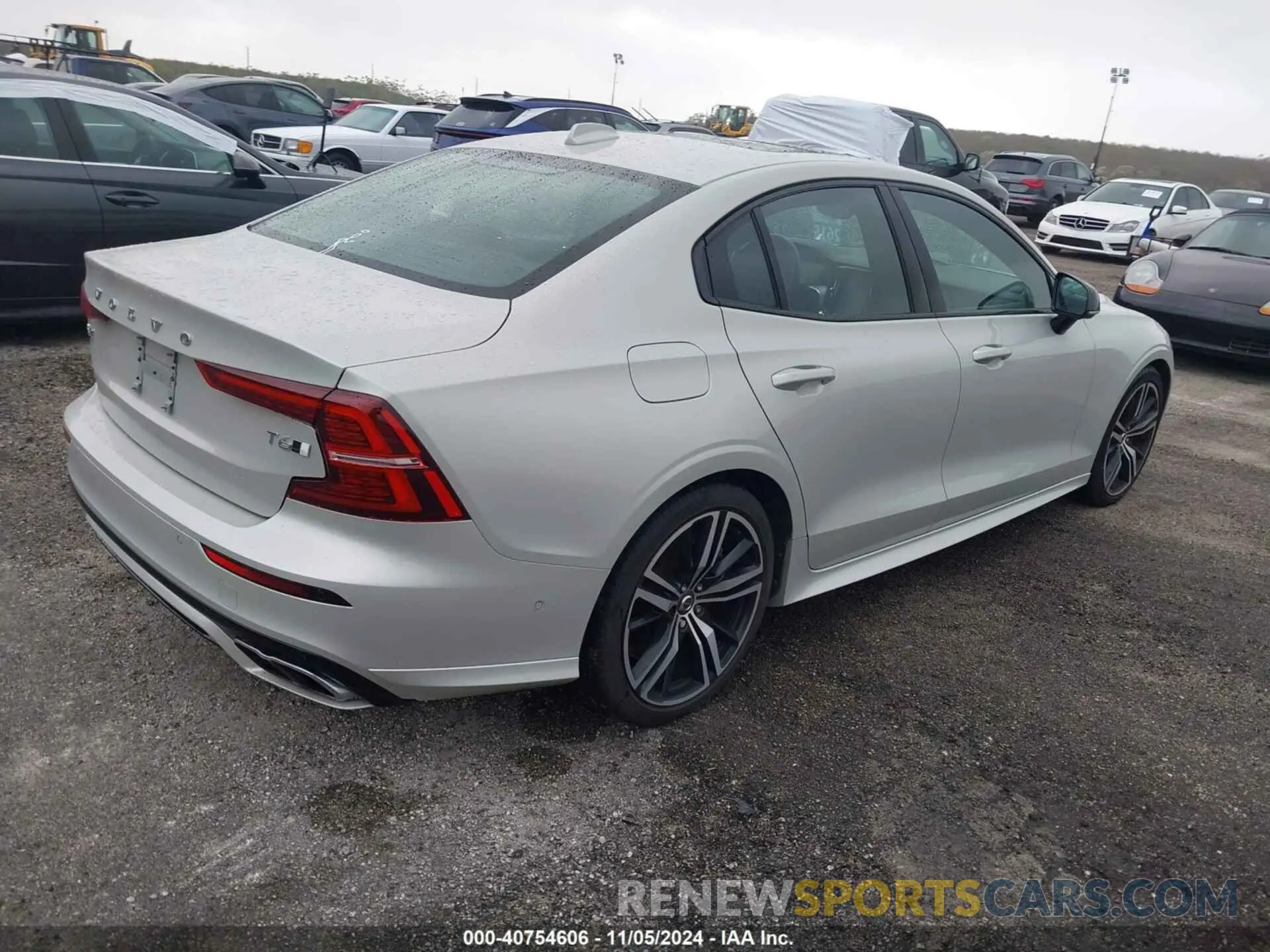 4 Photograph of a damaged car 7JRA22TMXMG093536 VOLVO S60 2021