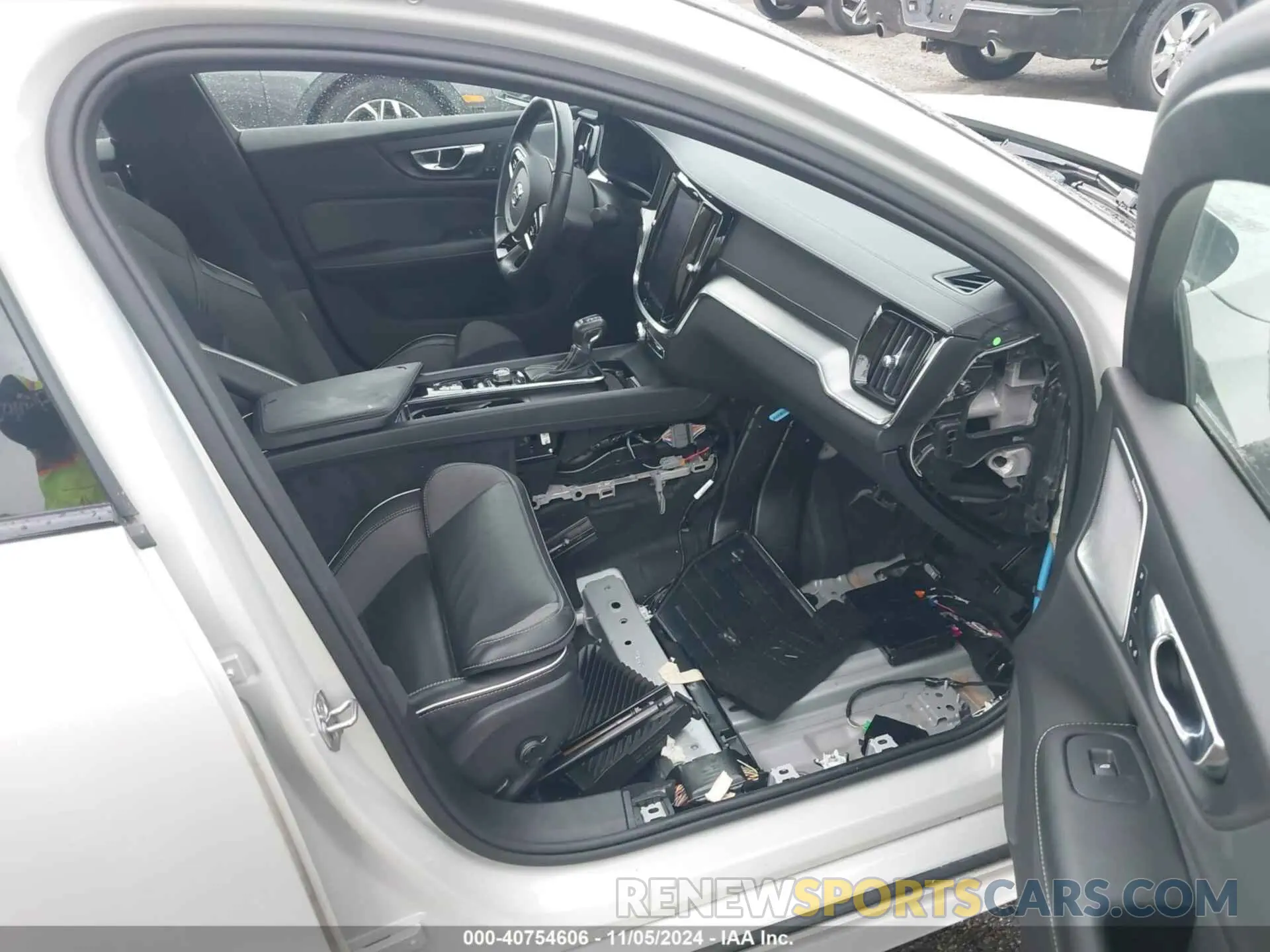 5 Photograph of a damaged car 7JRA22TMXMG093536 VOLVO S60 2021