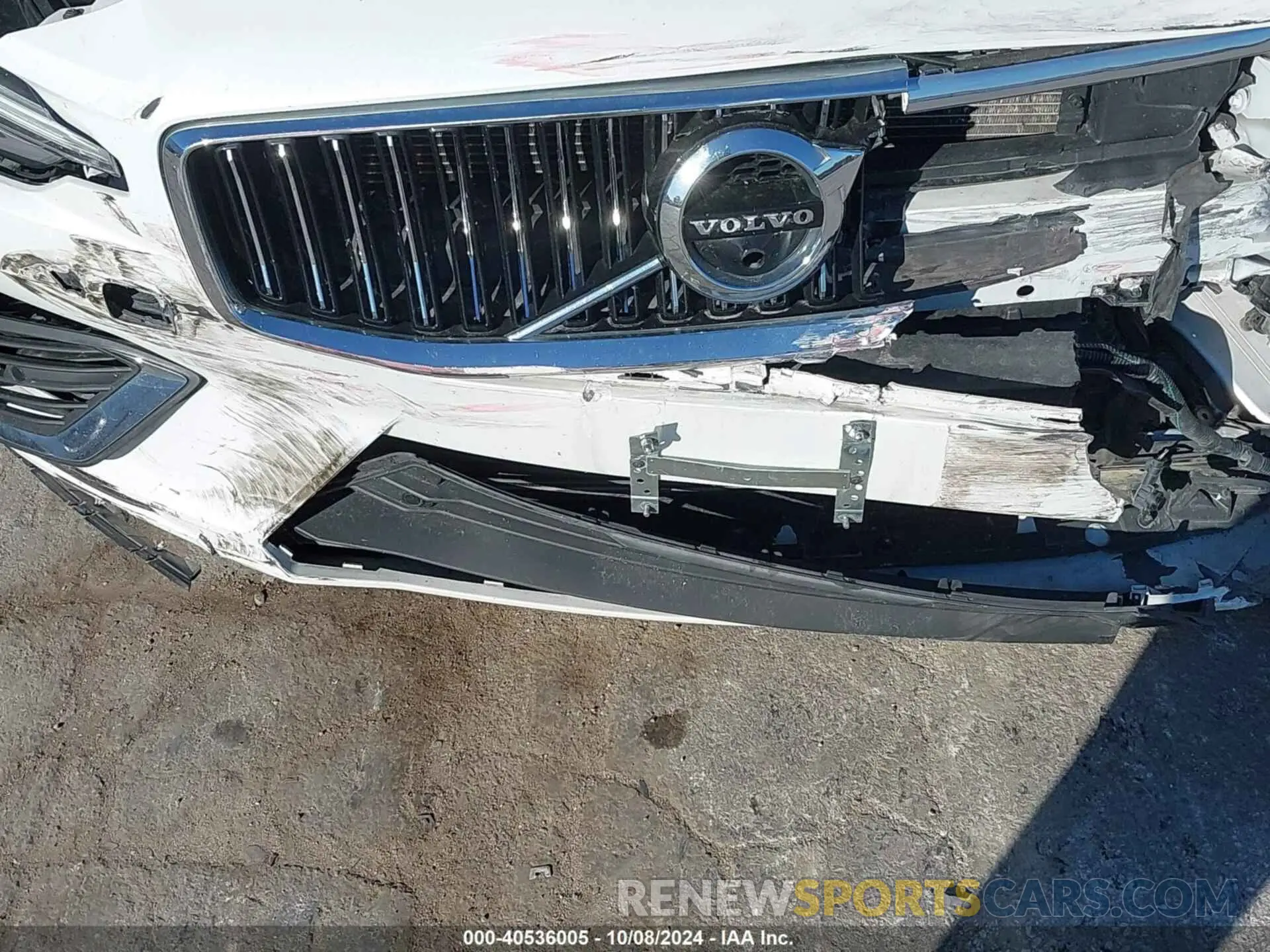 17 Photograph of a damaged car 7JRBR0FL2MG080609 VOLVO S60 2021