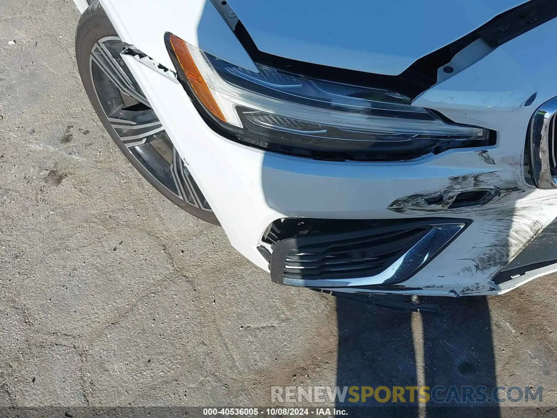18 Photograph of a damaged car 7JRBR0FL2MG080609 VOLVO S60 2021