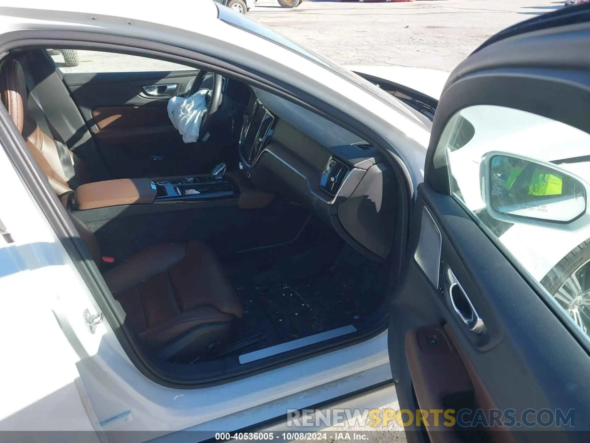 5 Photograph of a damaged car 7JRBR0FL2MG080609 VOLVO S60 2021