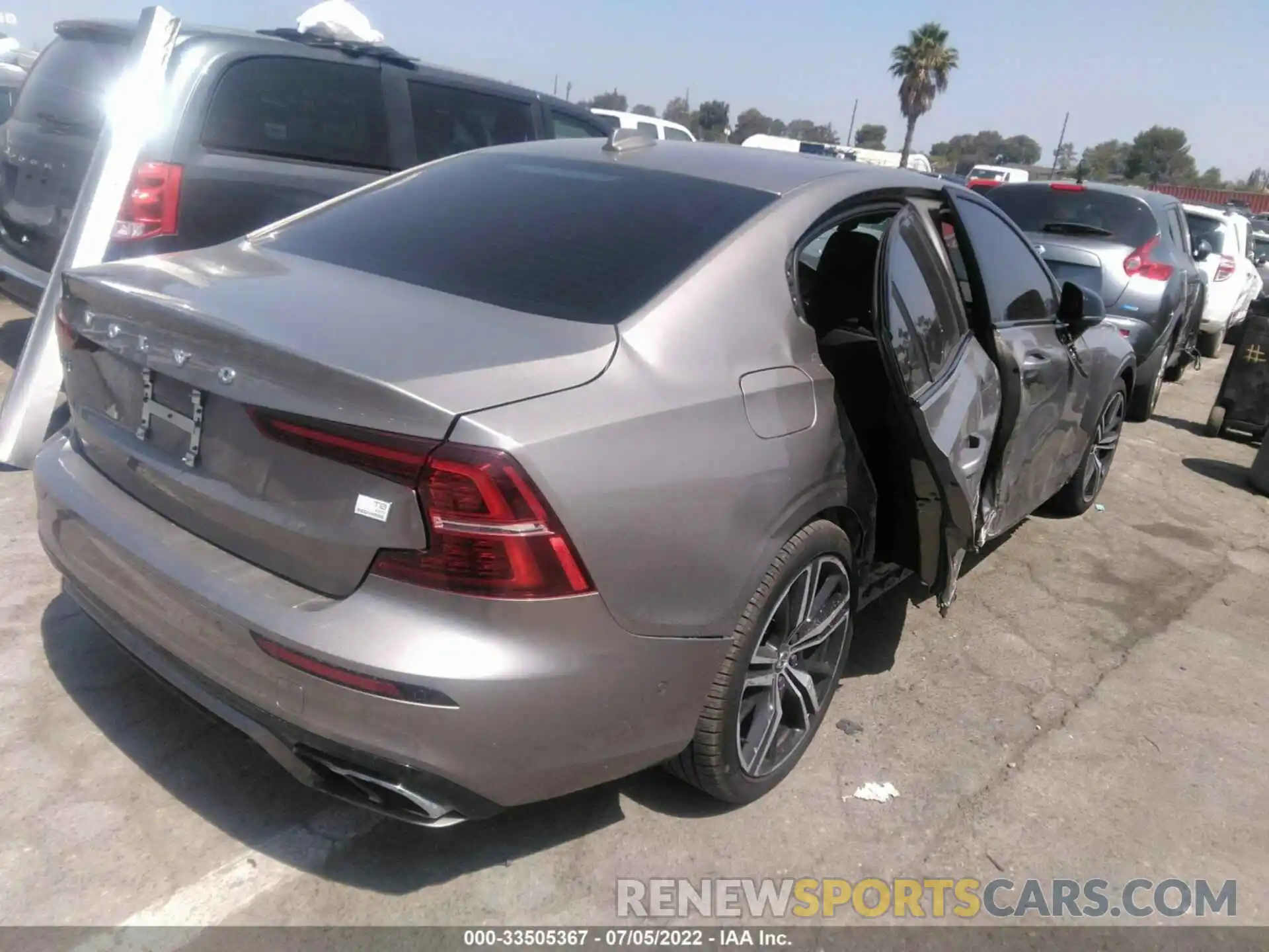 4 Photograph of a damaged car 7JRBR0FM5MG118052 VOLVO S60 2021