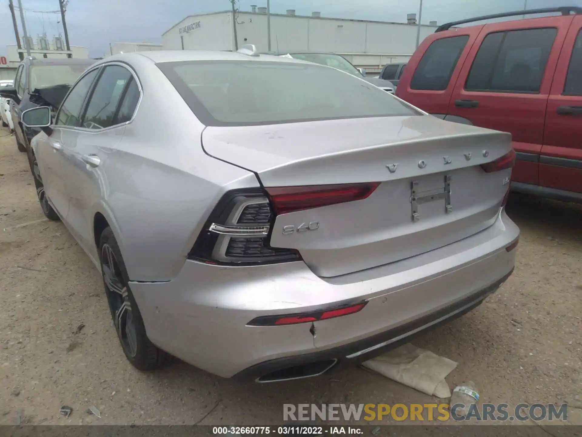 6 Photograph of a damaged car 7JRL12FL5NG161161 VOLVO S60 2022