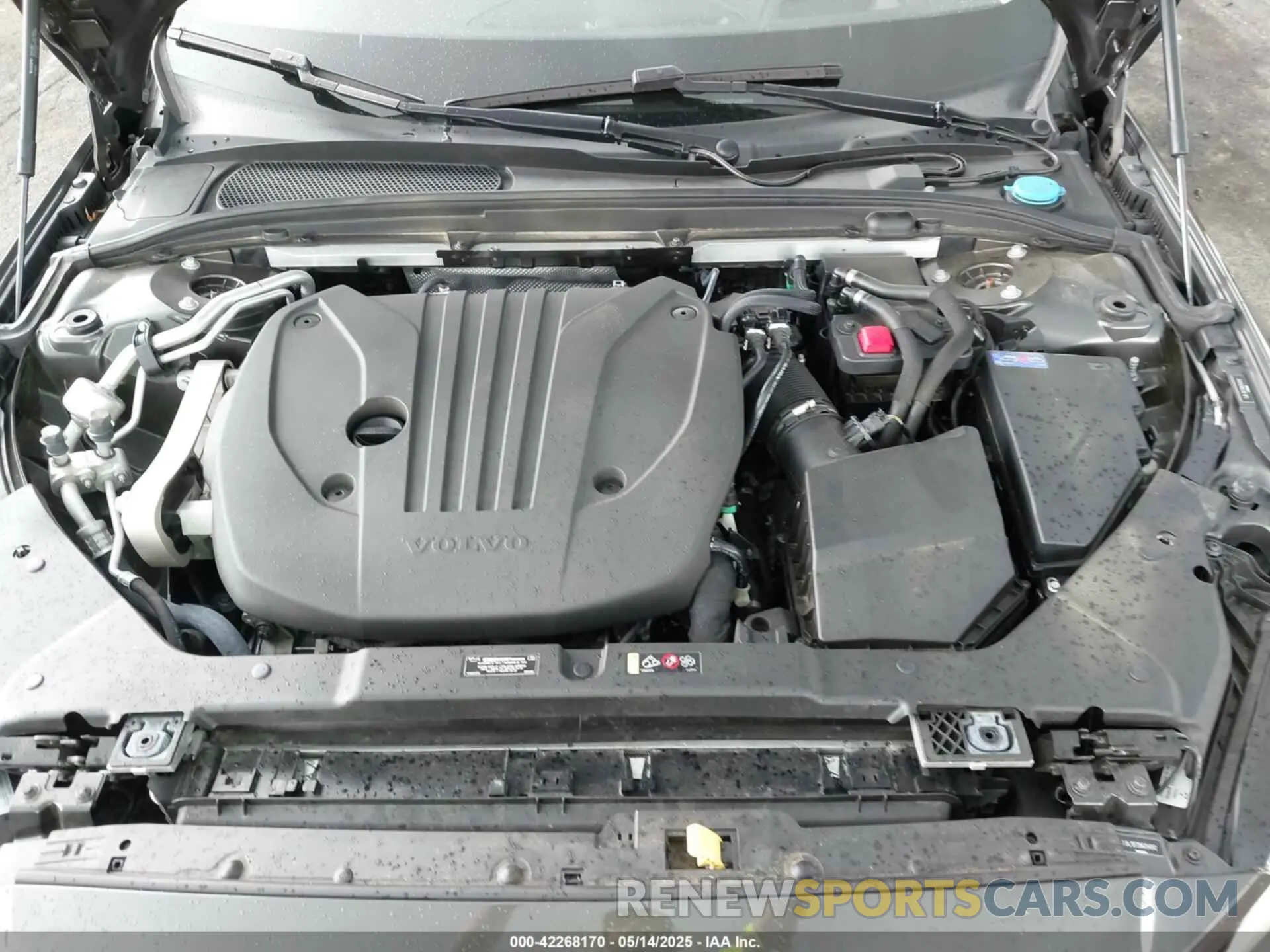 10 Photograph of a damaged car 7JRL12FZ0NG154042 VOLVO S60 2022