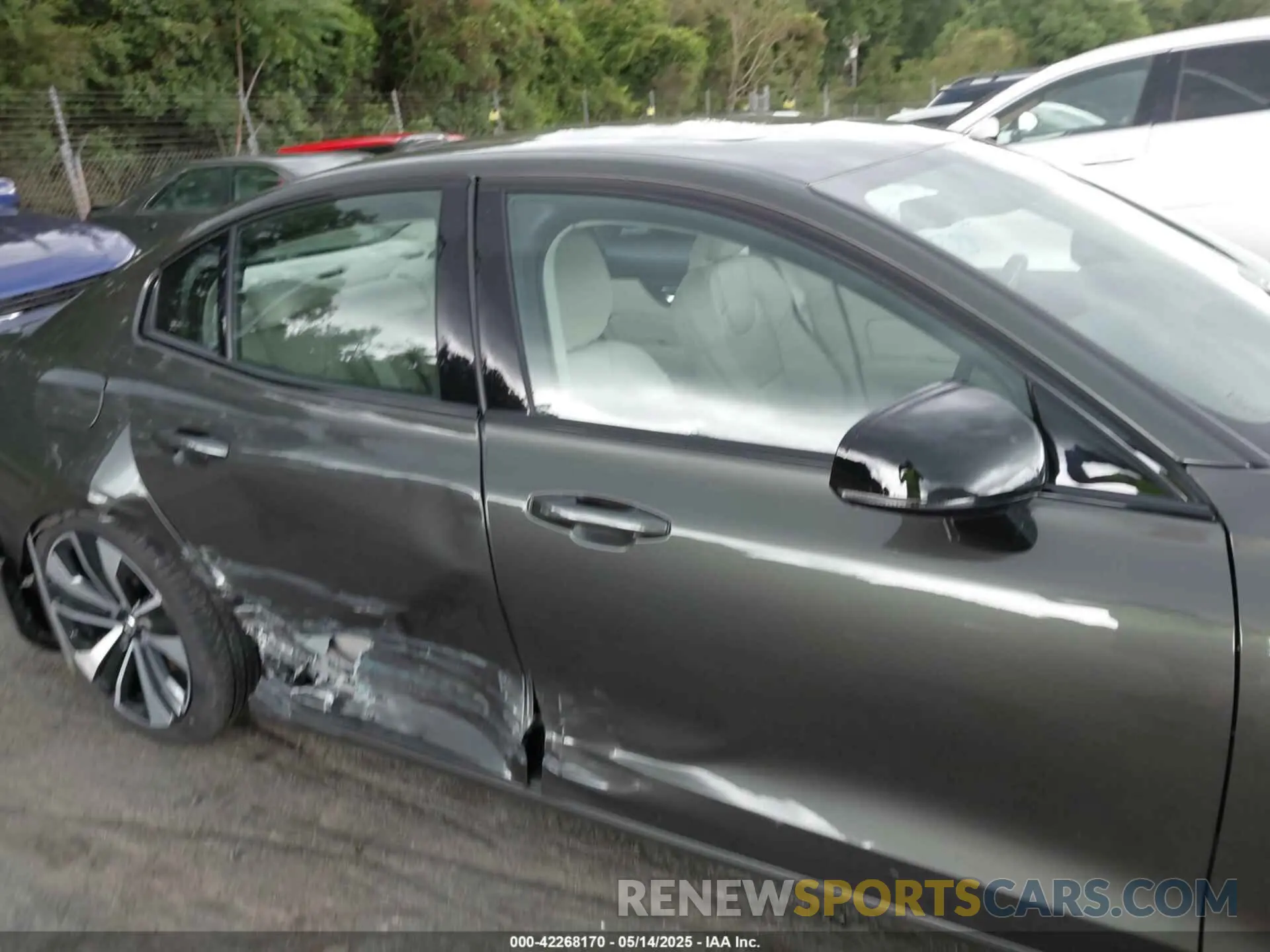 13 Photograph of a damaged car 7JRL12FZ0NG154042 VOLVO S60 2022