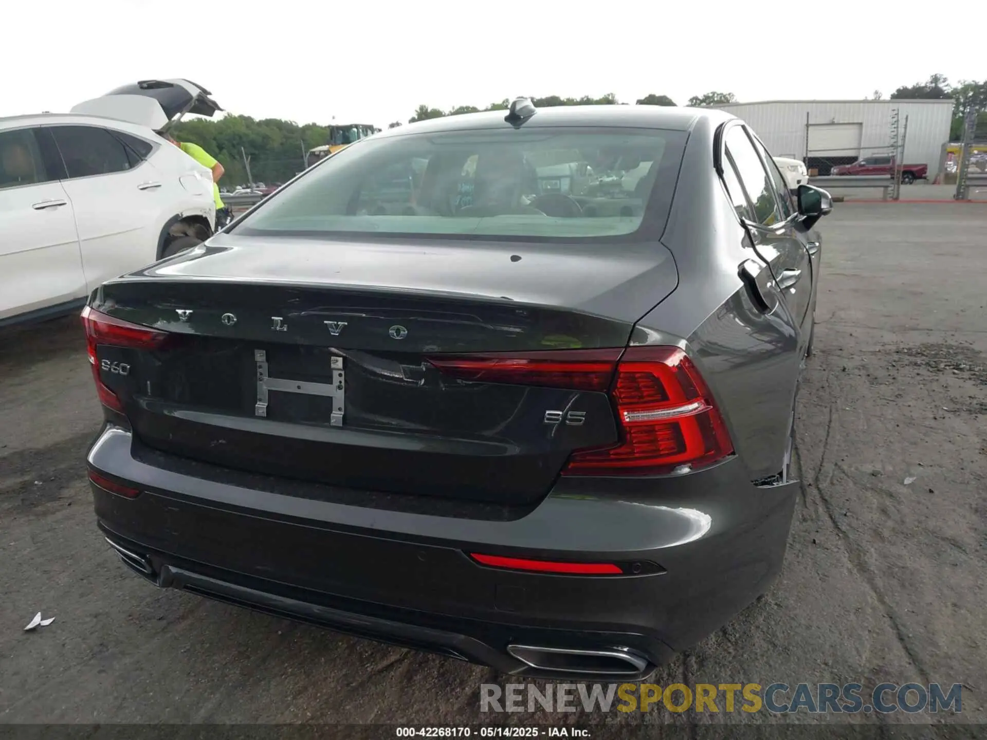 16 Photograph of a damaged car 7JRL12FZ0NG154042 VOLVO S60 2022