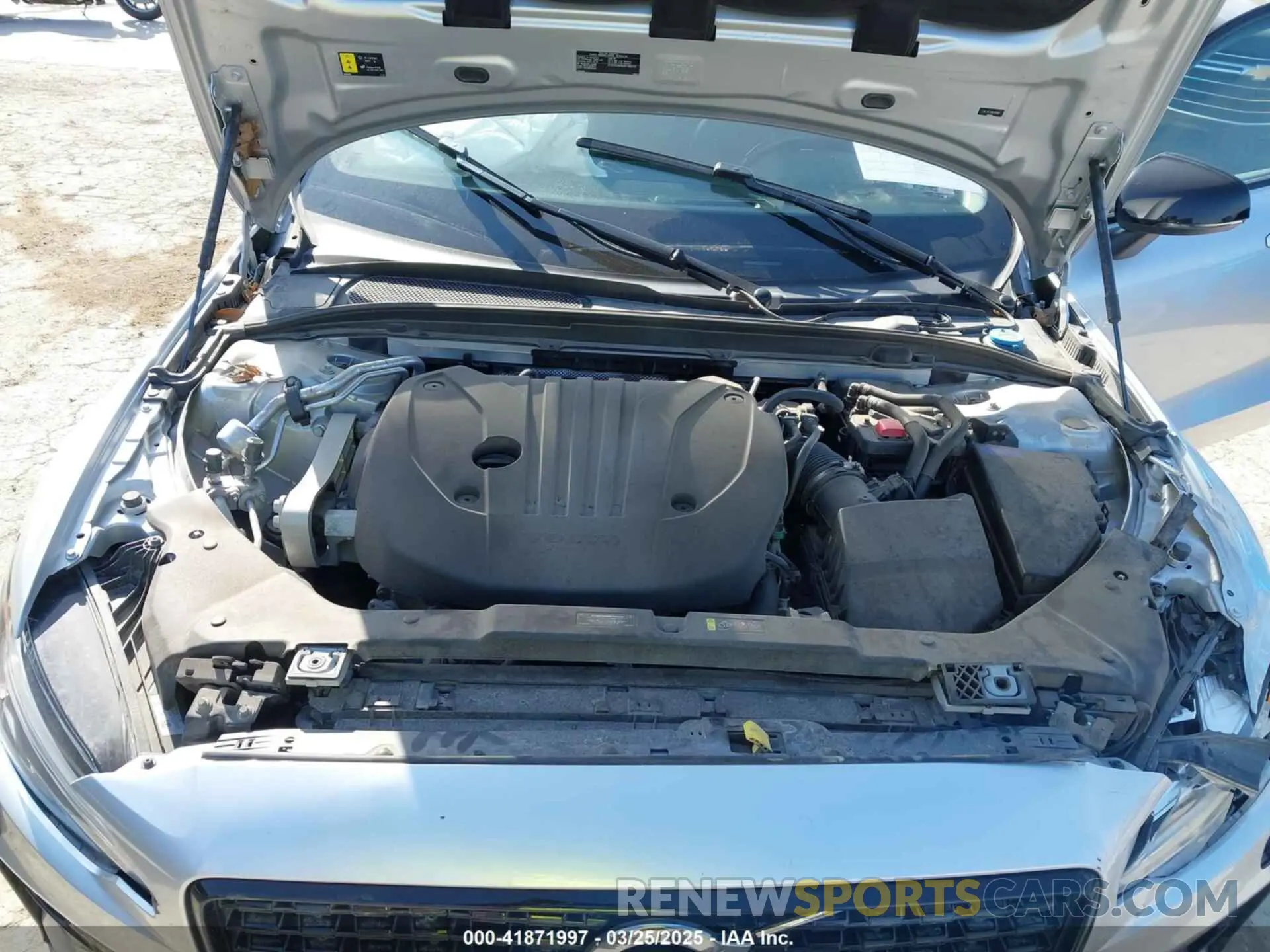 10 Photograph of a damaged car 7JRL12FZ3NG176097 VOLVO S60 2022