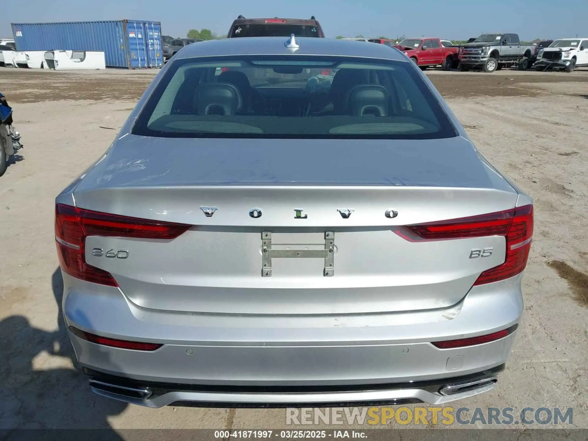 15 Photograph of a damaged car 7JRL12FZ3NG176097 VOLVO S60 2022
