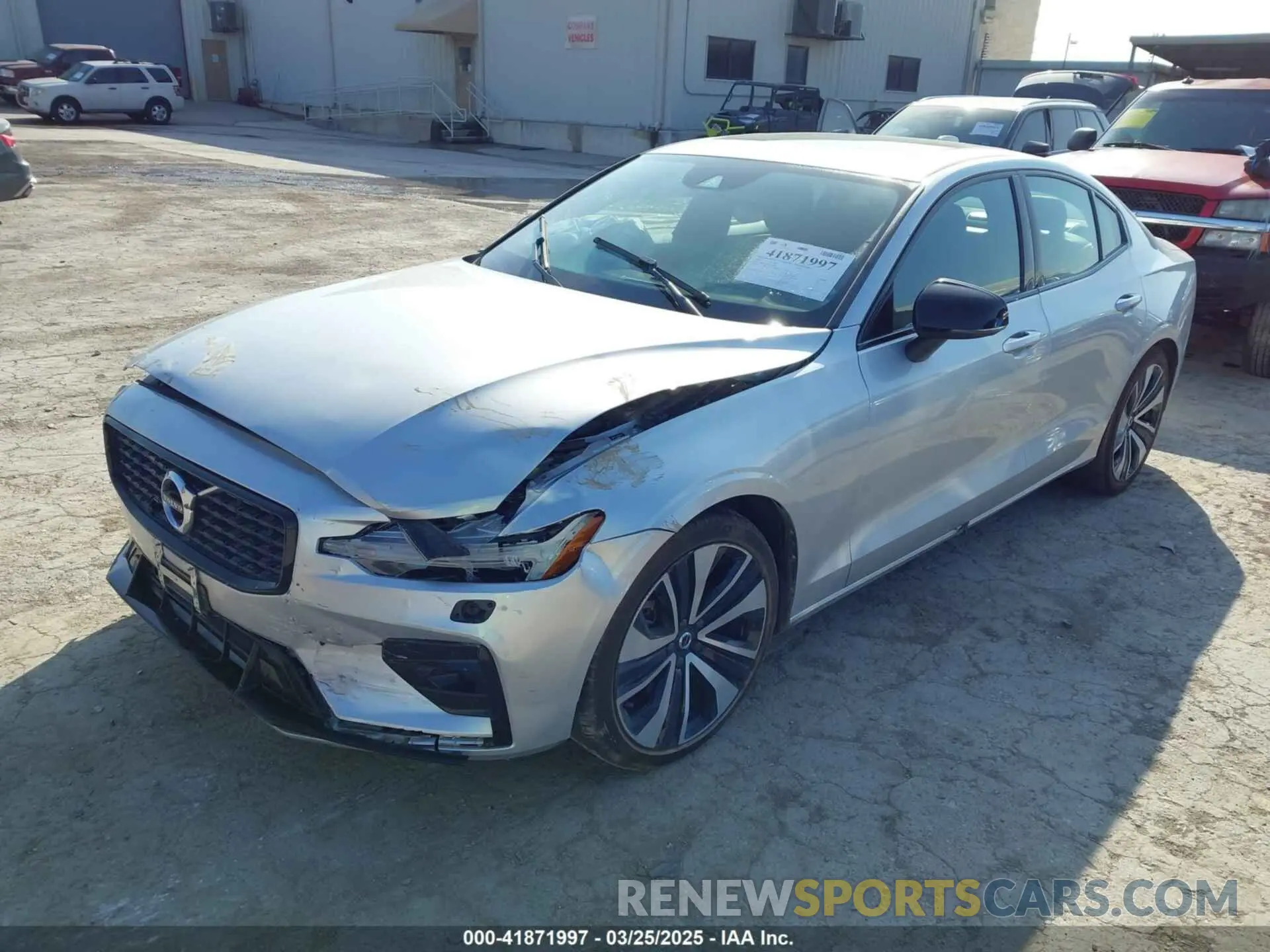 2 Photograph of a damaged car 7JRL12FZ3NG176097 VOLVO S60 2022