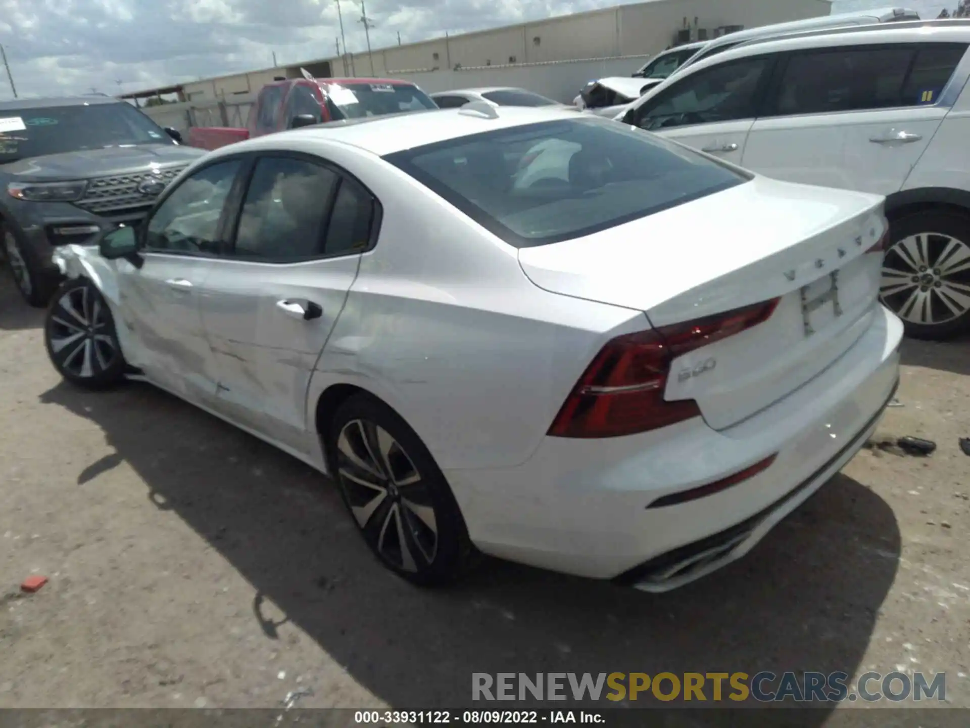 3 Photograph of a damaged car 7JRL12FZ5NG162864 VOLVO S60 2022