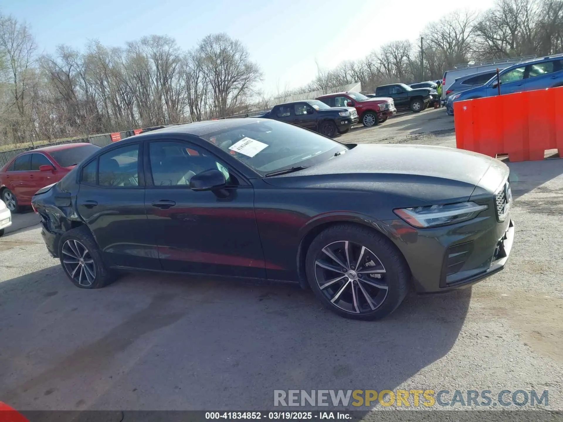 13 Photograph of a damaged car 7JRL12FZXNG192068 VOLVO S60 2022
