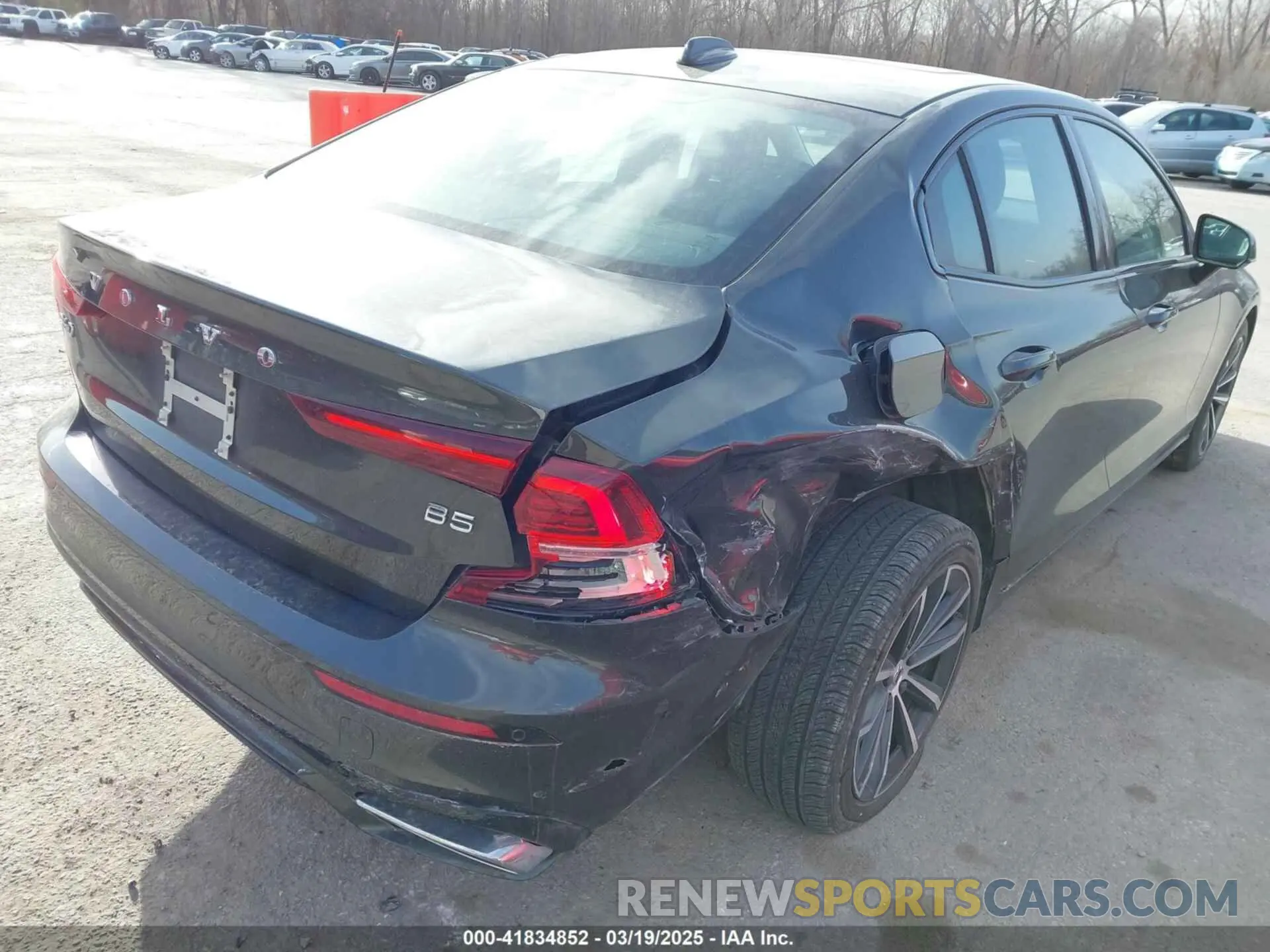 6 Photograph of a damaged car 7JRL12FZXNG192068 VOLVO S60 2022
