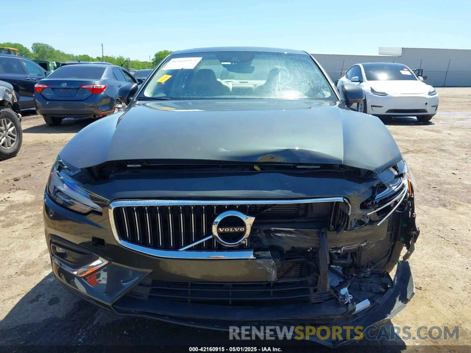 12 Photograph of a damaged car 7JRL12TL3NG162992 VOLVO S60 2022