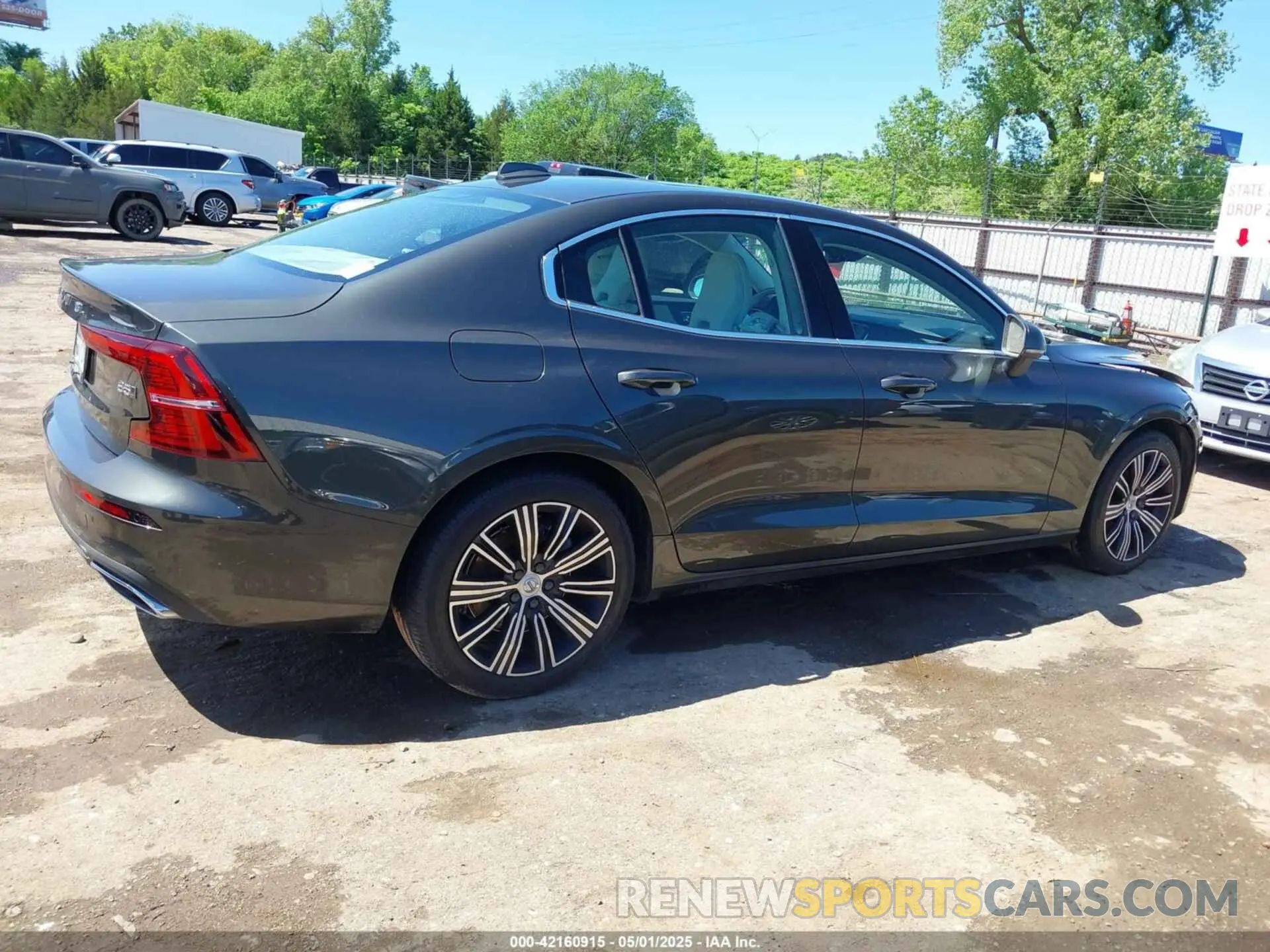 13 Photograph of a damaged car 7JRL12TL3NG162992 VOLVO S60 2022