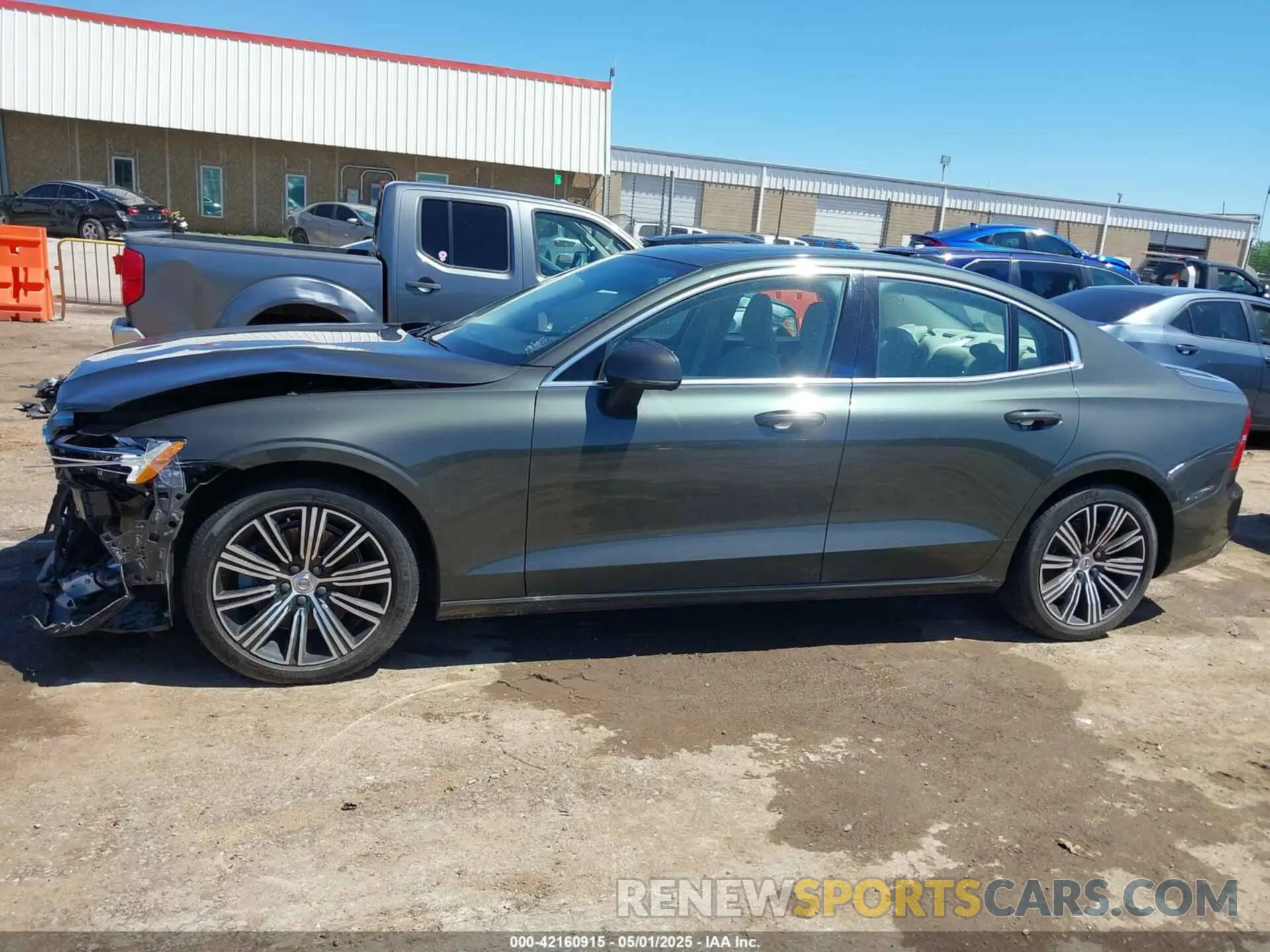 14 Photograph of a damaged car 7JRL12TL3NG162992 VOLVO S60 2022