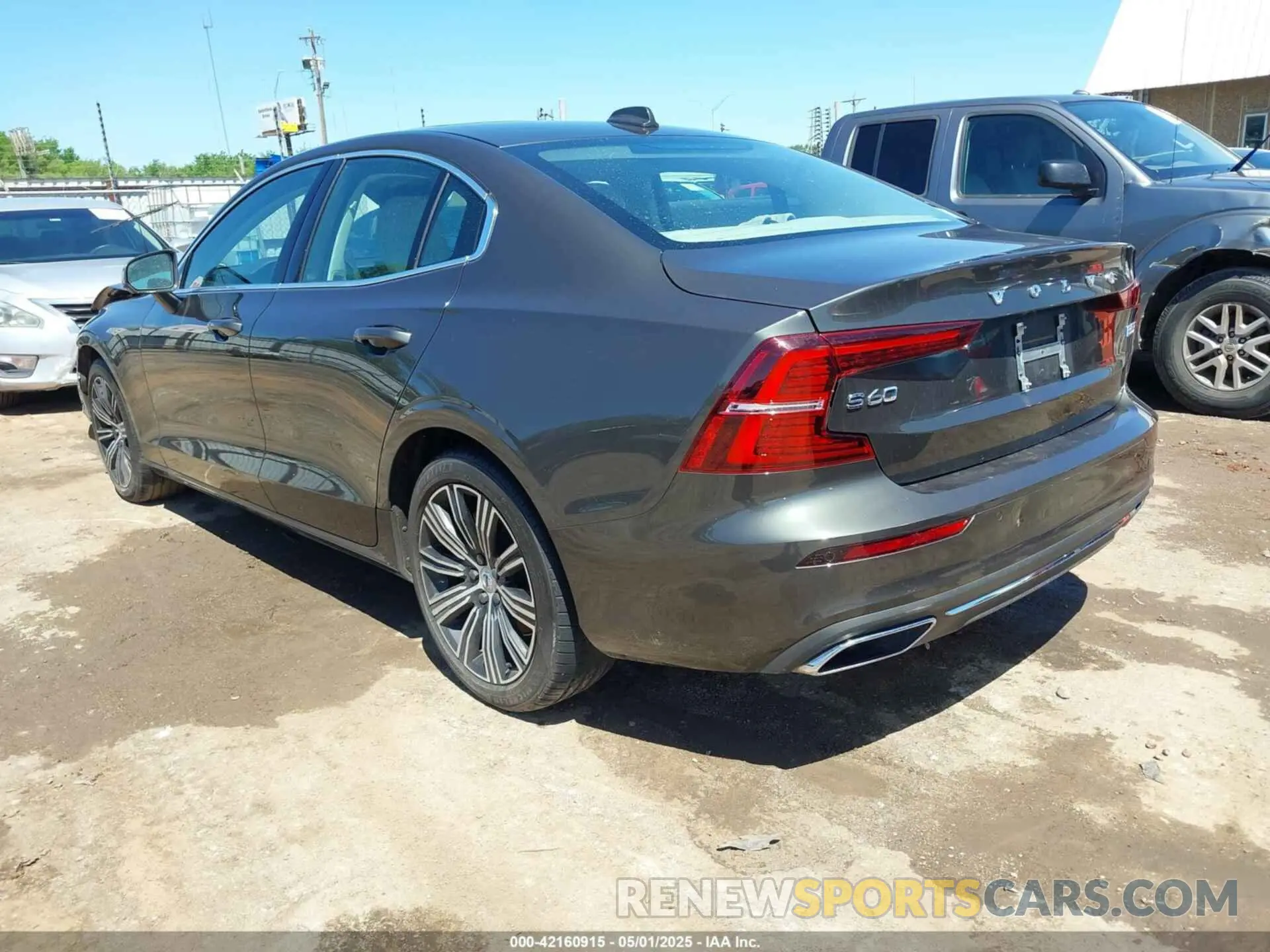 3 Photograph of a damaged car 7JRL12TL3NG162992 VOLVO S60 2022