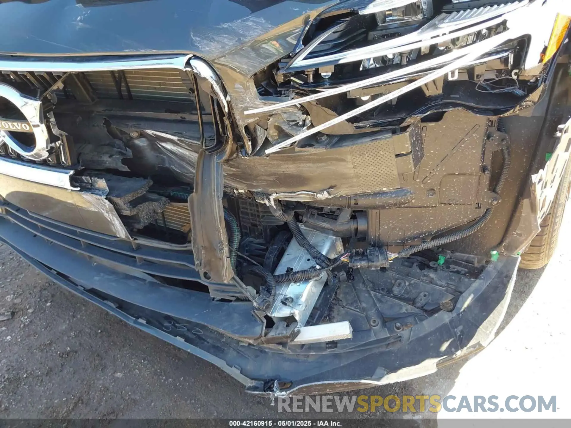 6 Photograph of a damaged car 7JRL12TL3NG162992 VOLVO S60 2022