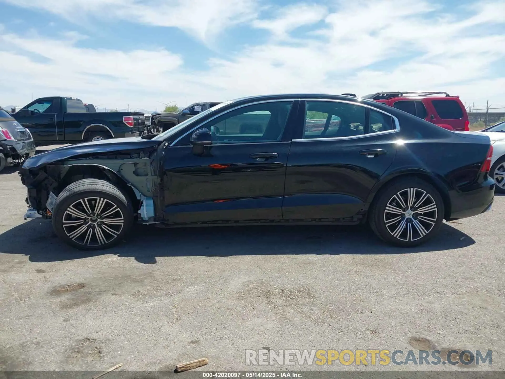15 Photograph of a damaged car 7JRL12TL3NG177718 VOLVO S60 2022