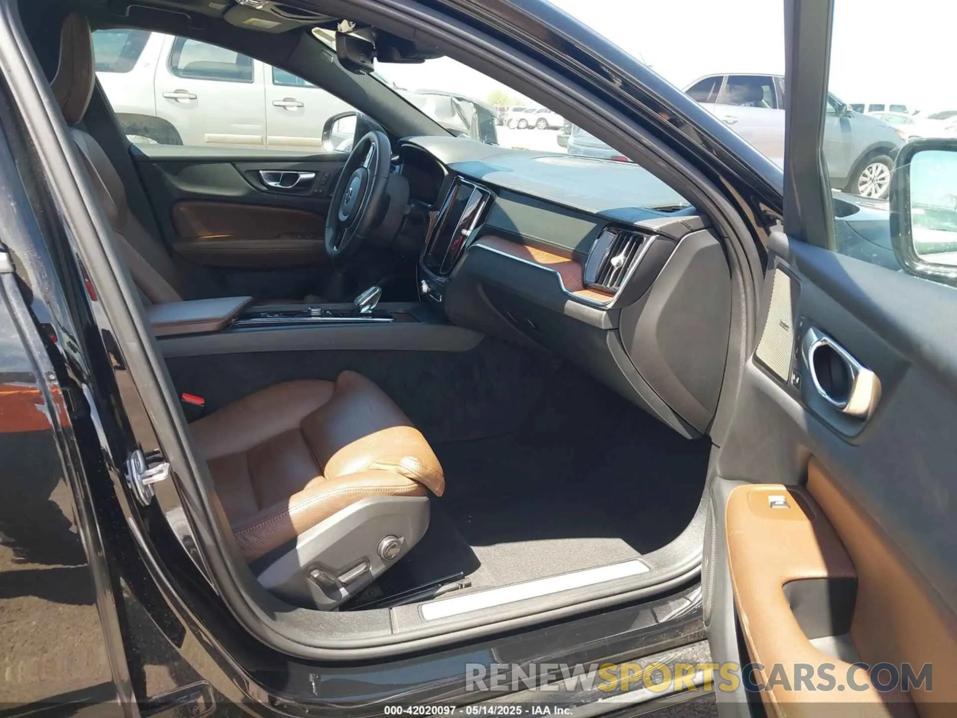 5 Photograph of a damaged car 7JRL12TL3NG177718 VOLVO S60 2022