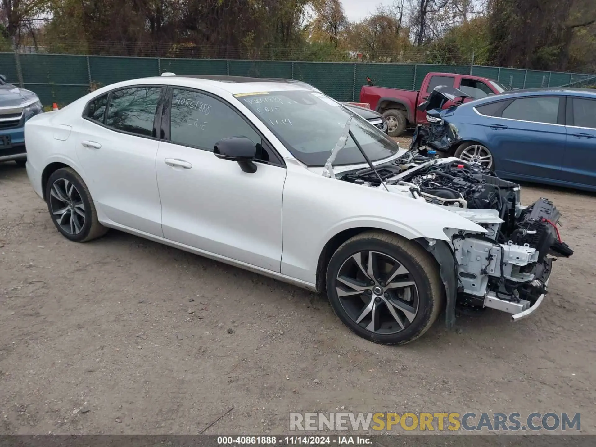 1 Photograph of a damaged car 7JRL12TM4NG192138 VOLVO S60 2022
