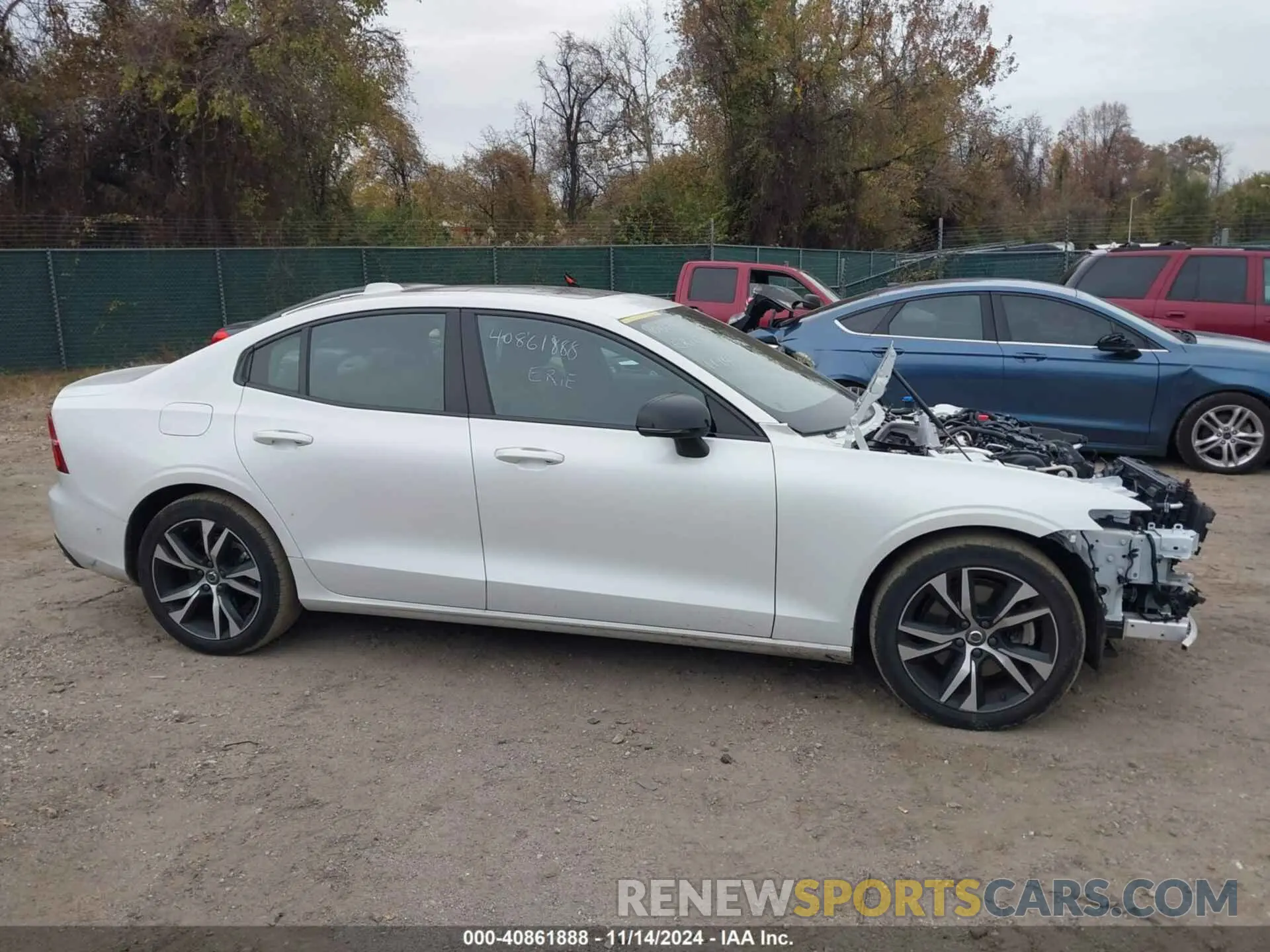 13 Photograph of a damaged car 7JRL12TM4NG192138 VOLVO S60 2022
