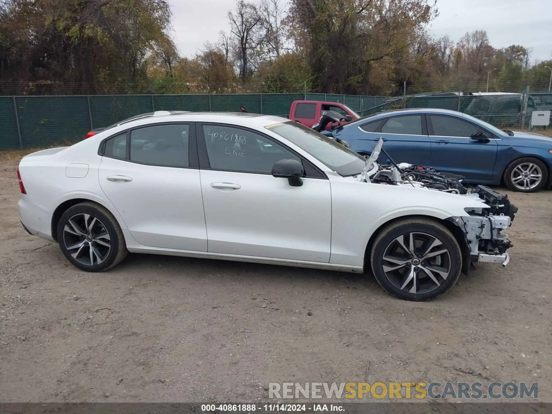14 Photograph of a damaged car 7JRL12TM4NG192138 VOLVO S60 2022