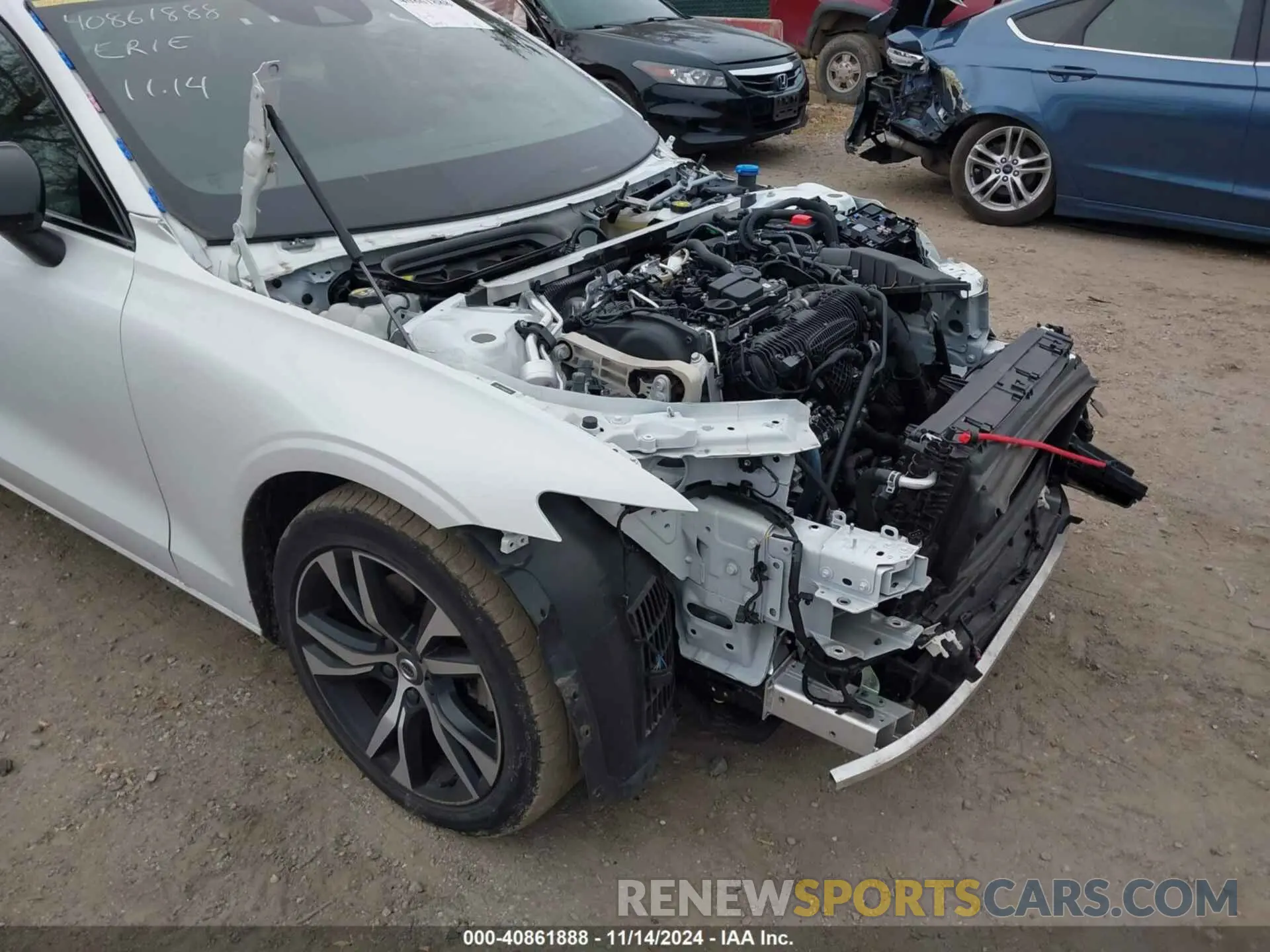 17 Photograph of a damaged car 7JRL12TM4NG192138 VOLVO S60 2022