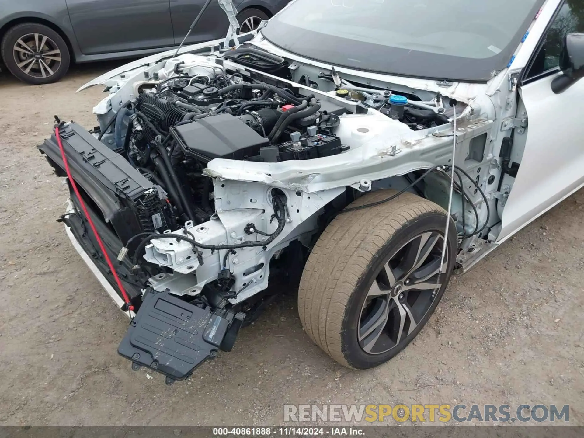 6 Photograph of a damaged car 7JRL12TM4NG192138 VOLVO S60 2022