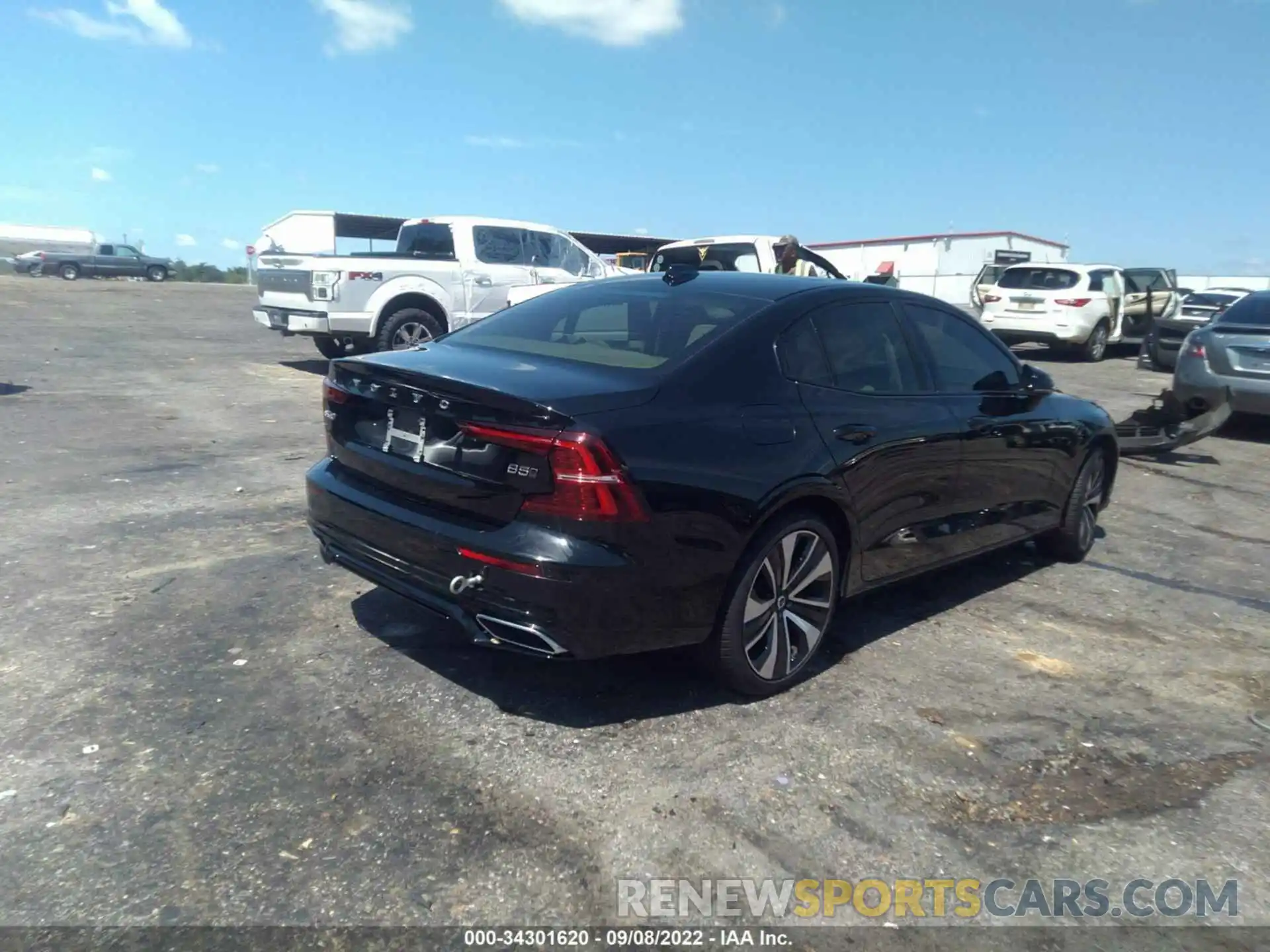 4 Photograph of a damaged car 7JRL12TZ1NG153860 VOLVO S60 2022