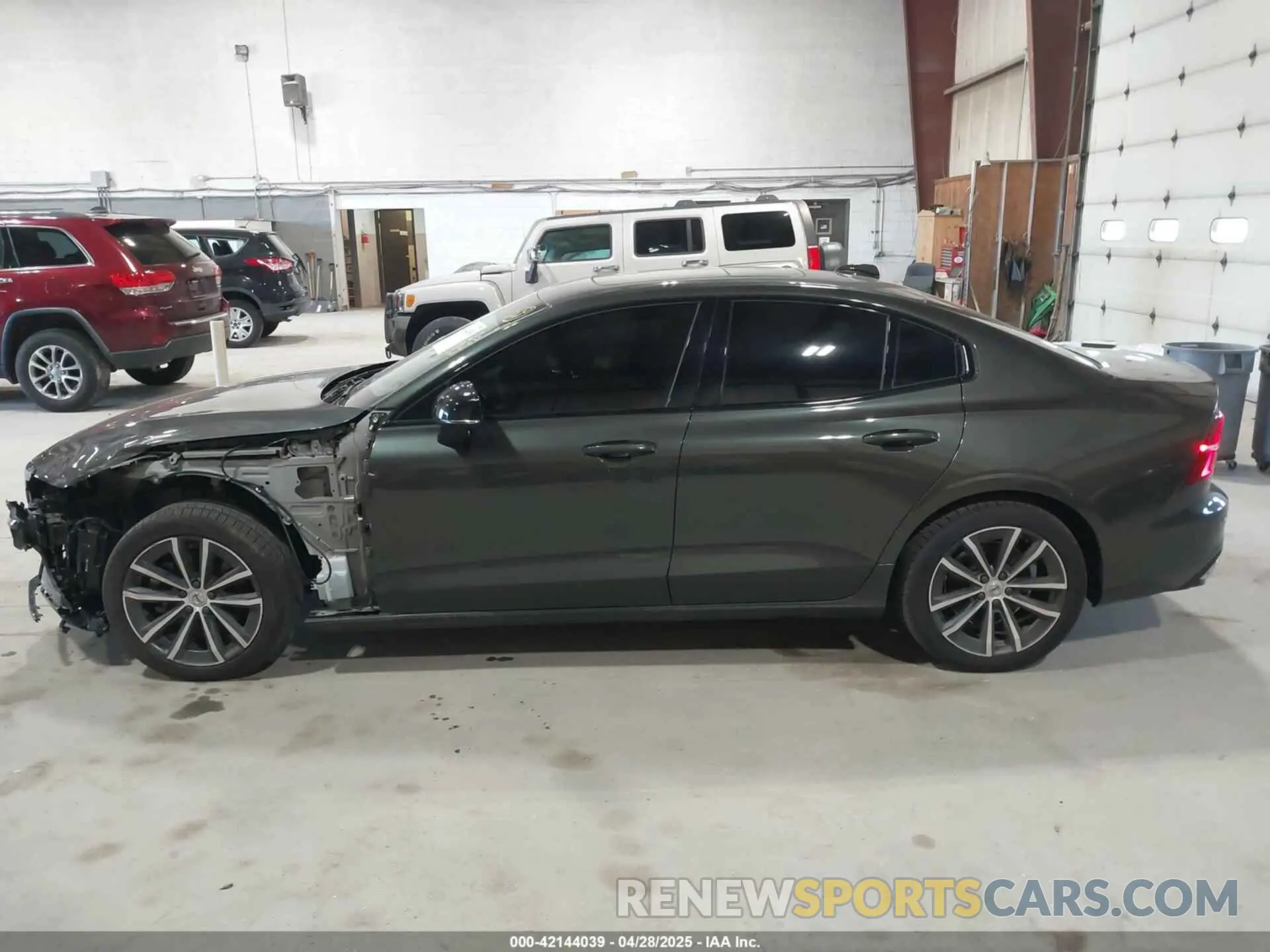 14 Photograph of a damaged car 7JRL12TZ1NG192240 VOLVO S60 2022