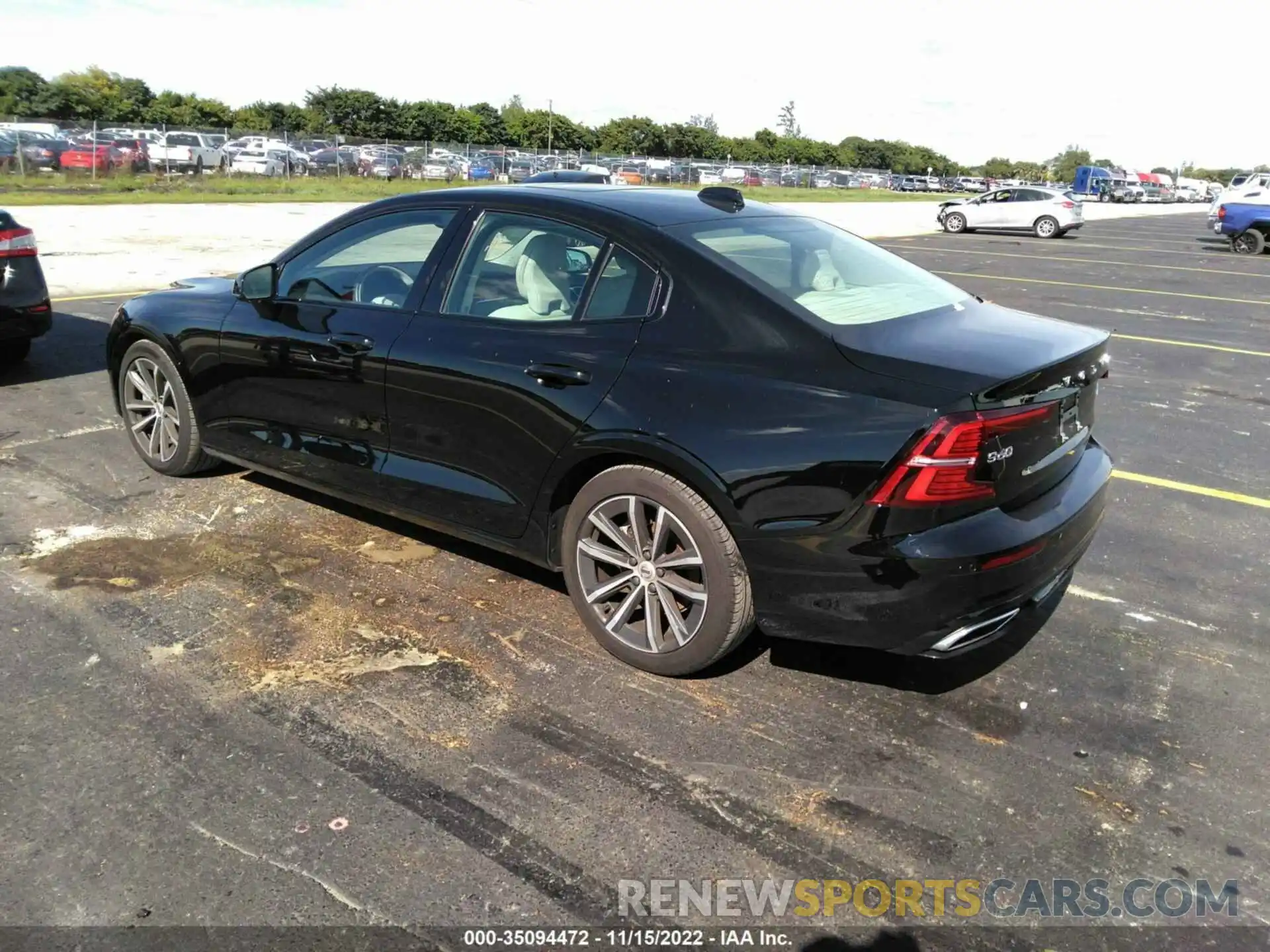 3 Photograph of a damaged car 7JRL12TZ3NG177688 VOLVO S60 2022