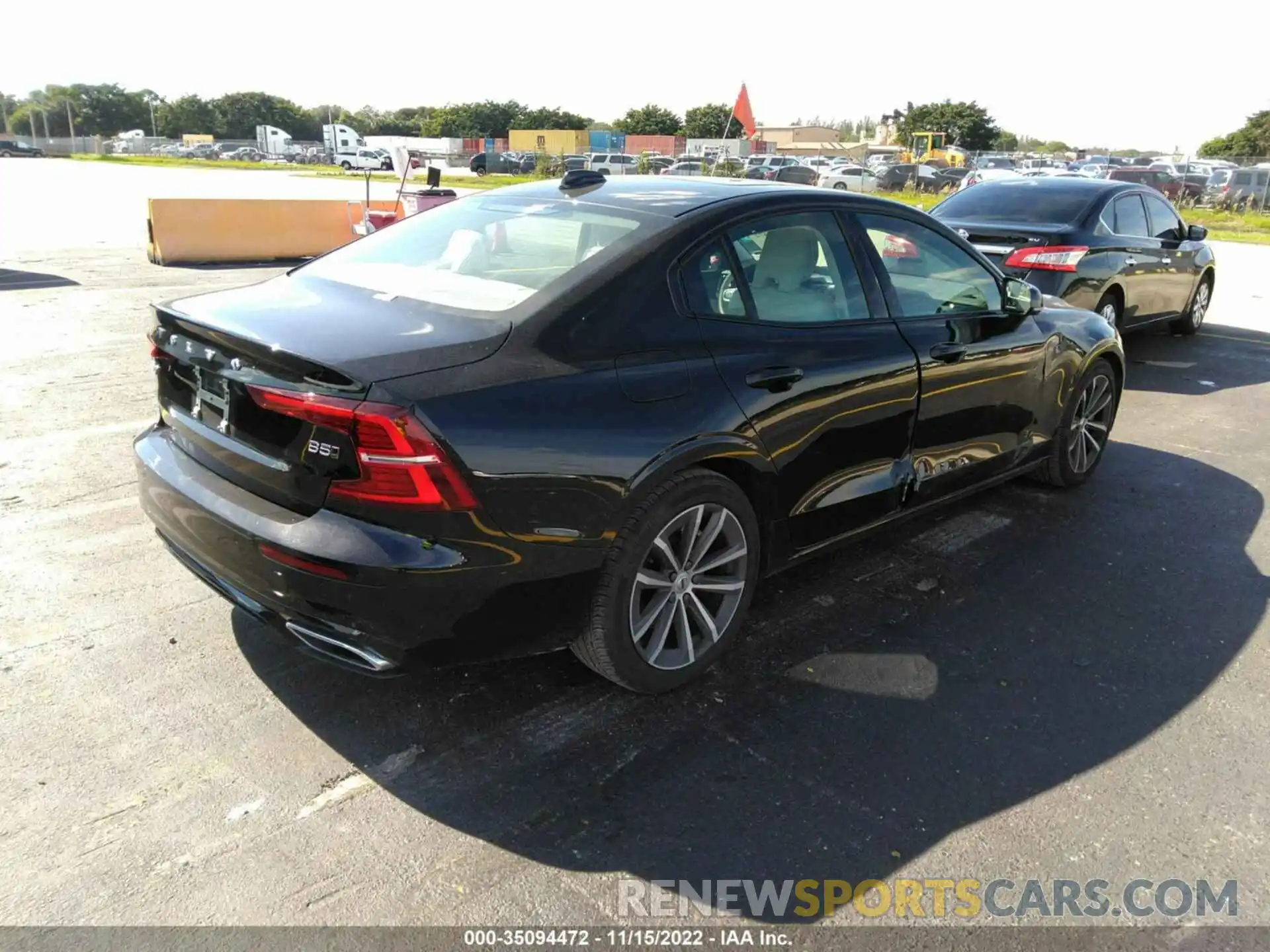 4 Photograph of a damaged car 7JRL12TZ3NG177688 VOLVO S60 2022