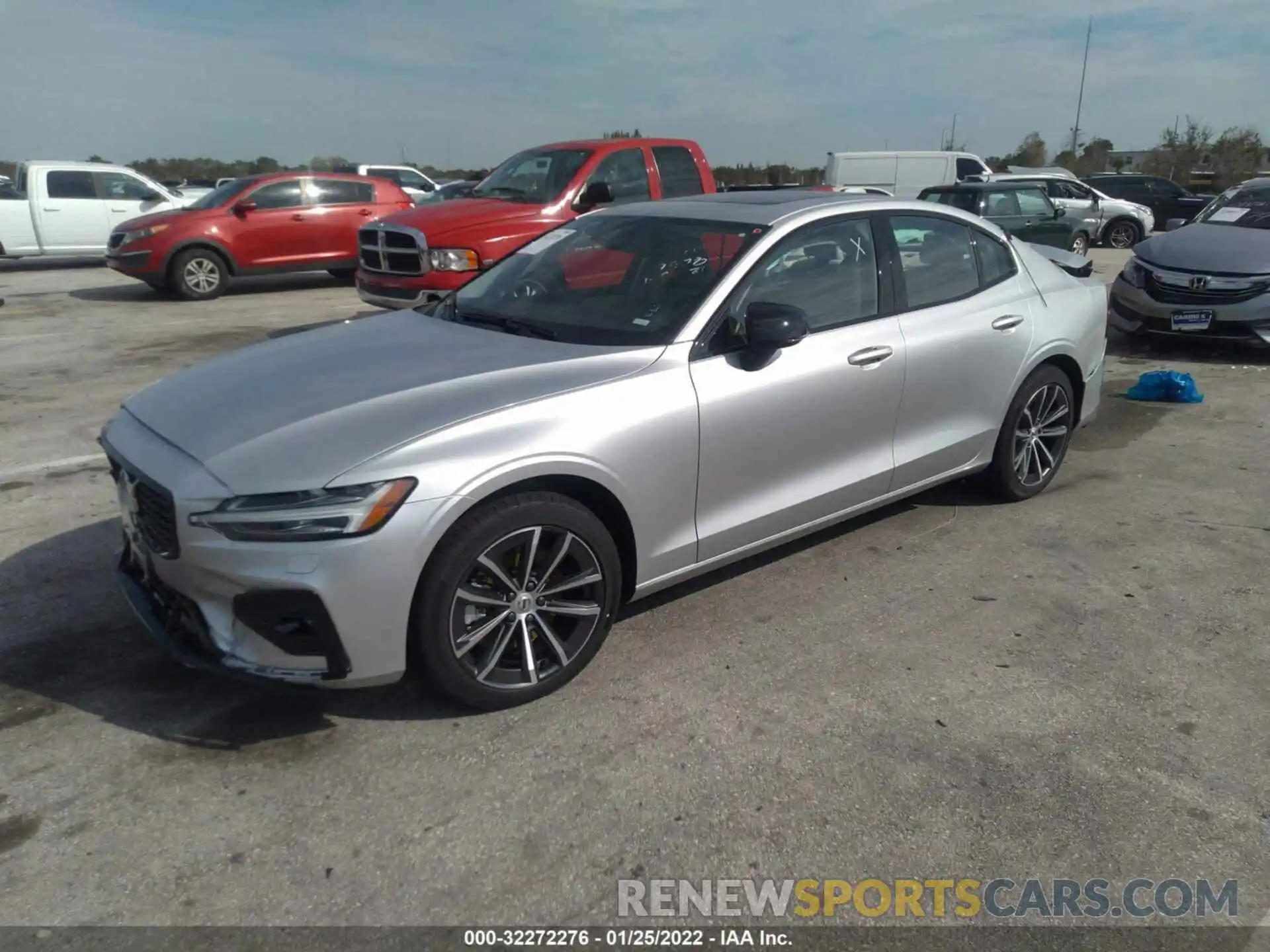 2 Photograph of a damaged car 7JRL12TZ7NG177578 VOLVO S60 2022