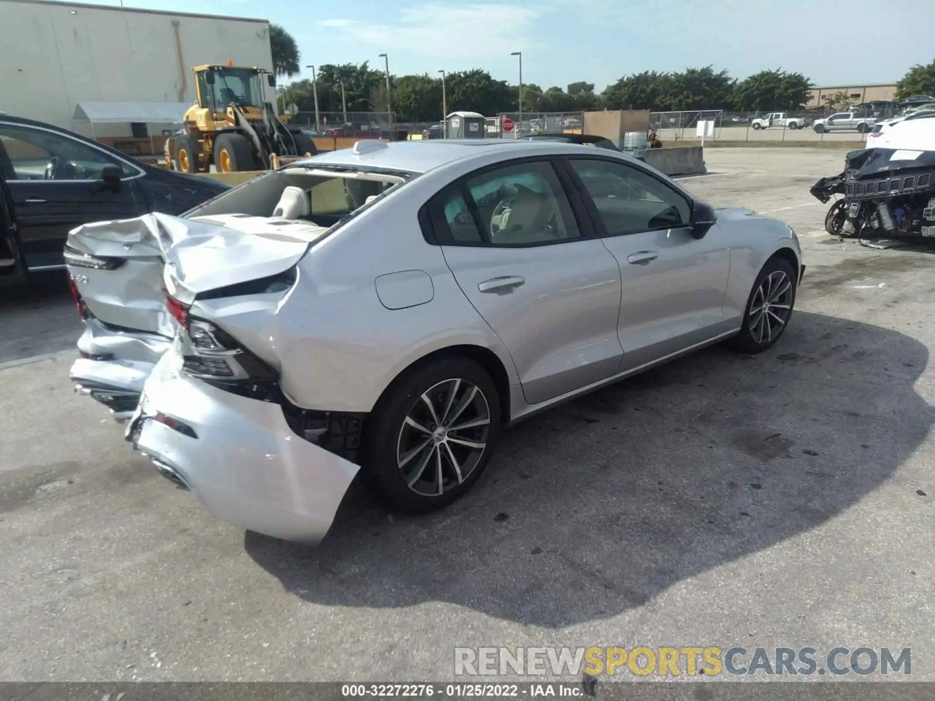 4 Photograph of a damaged car 7JRL12TZ7NG177578 VOLVO S60 2022