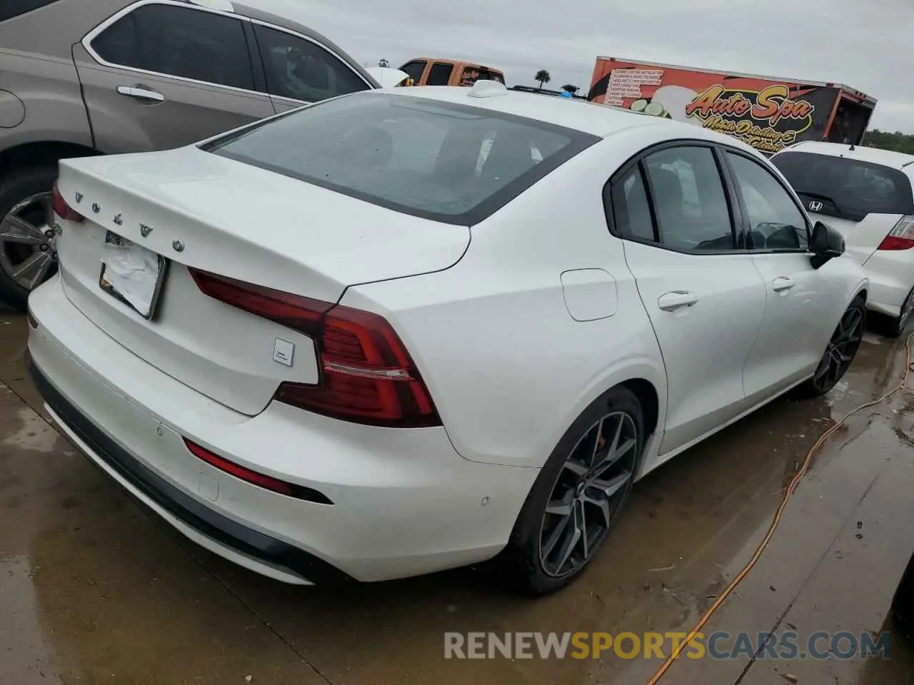 3 Photograph of a damaged car 7JRH60FP0PG250346 VOLVO S60 2023