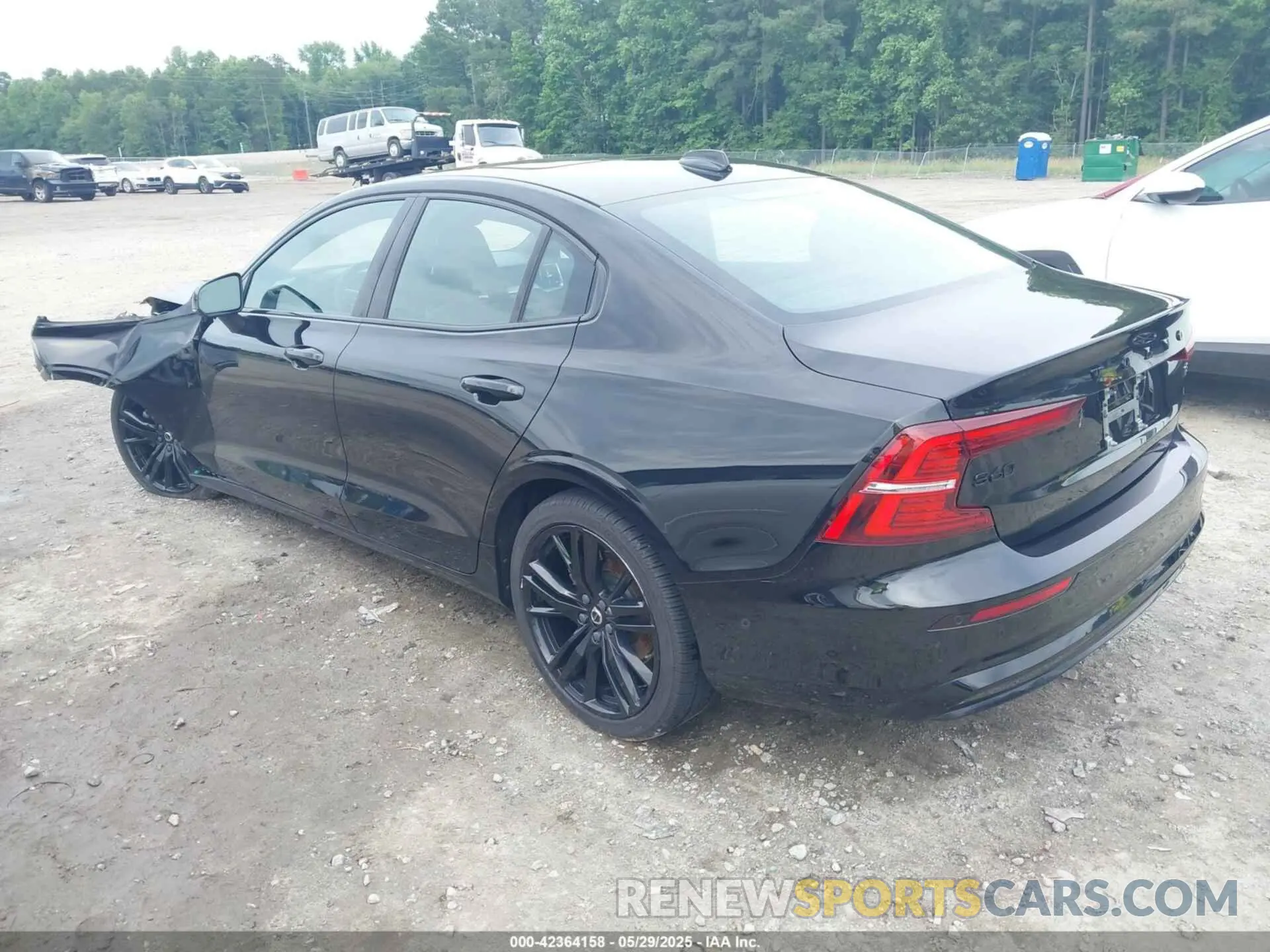 3 Photograph of a damaged car 7JRL12FJ3PG250292 VOLVO S60 2023
