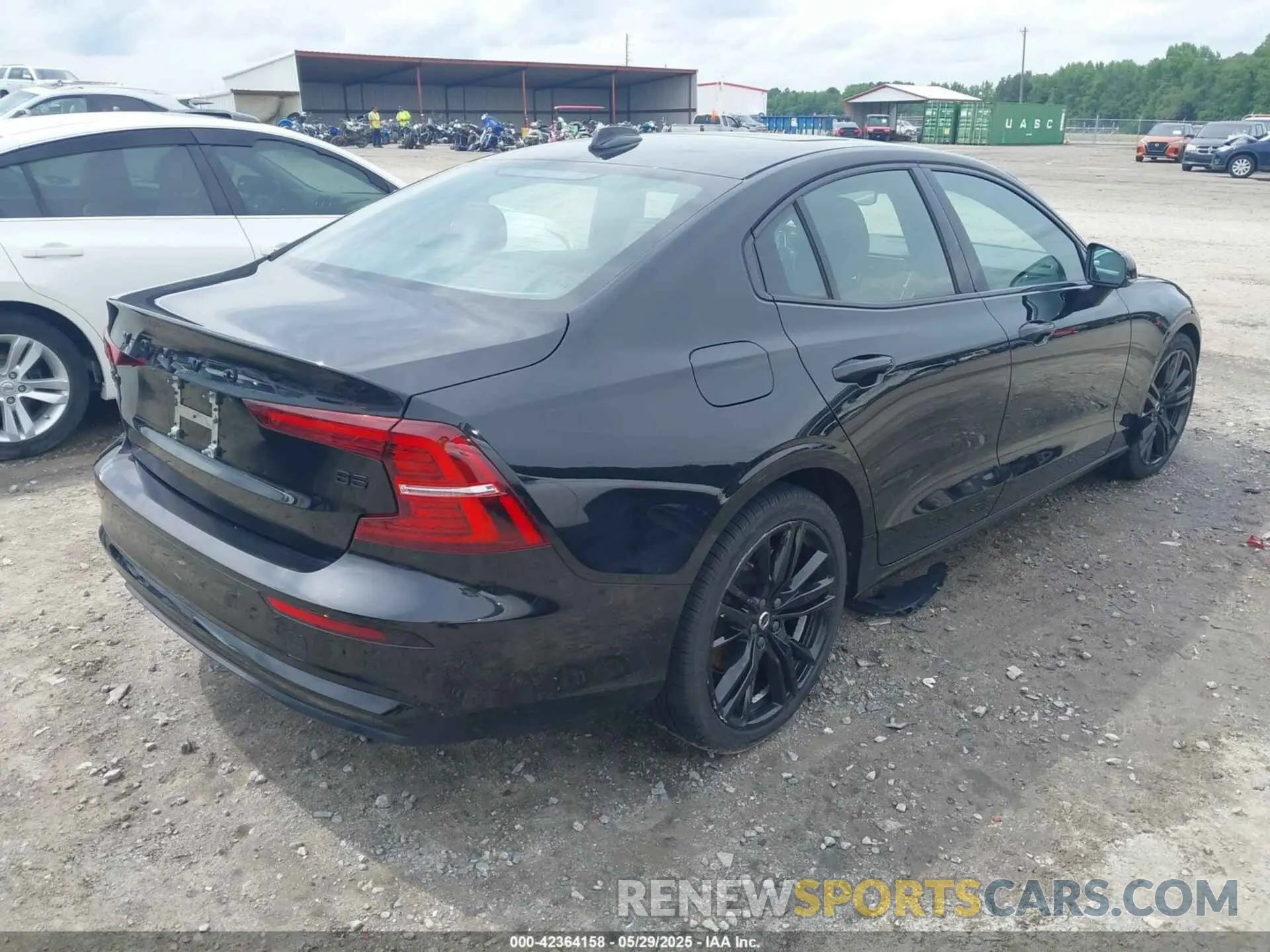 4 Photograph of a damaged car 7JRL12FJ3PG250292 VOLVO S60 2023