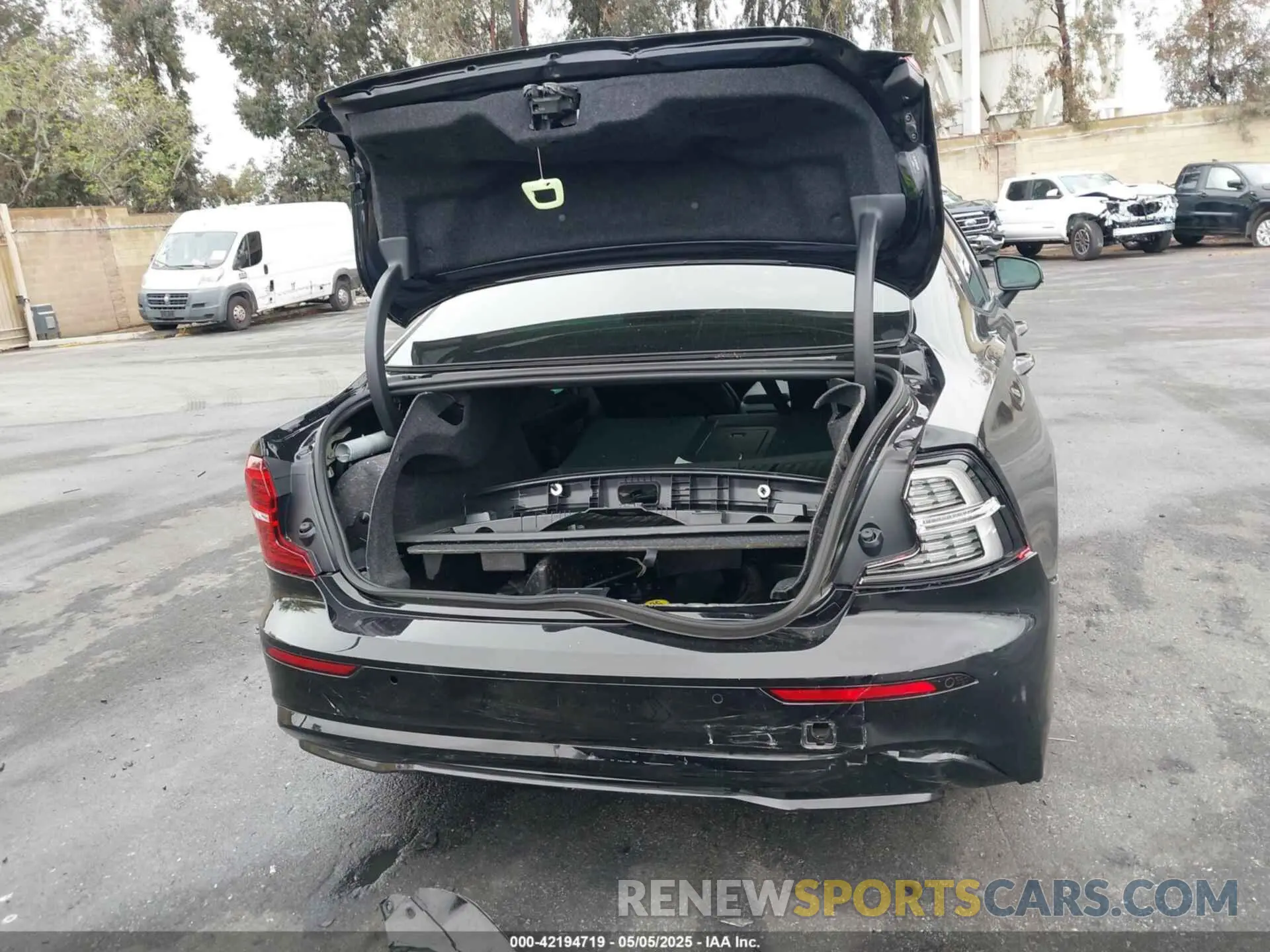 17 Photograph of a damaged car 7JRL12FT3PG227211 VOLVO S60 2023